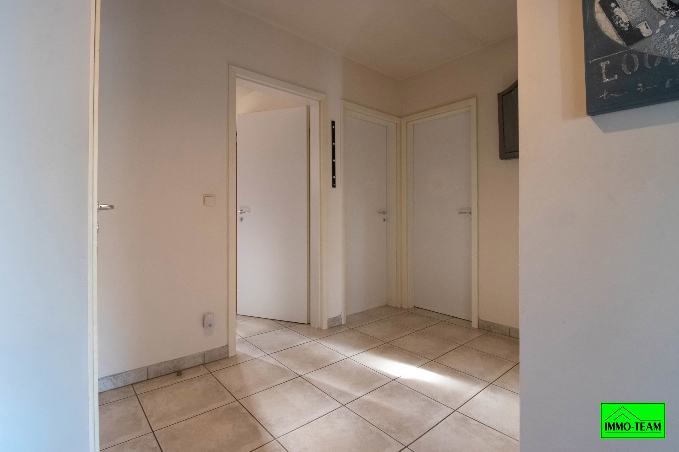 2-slaapkamer appartement met garagebox op wandelafstand van station foto 6