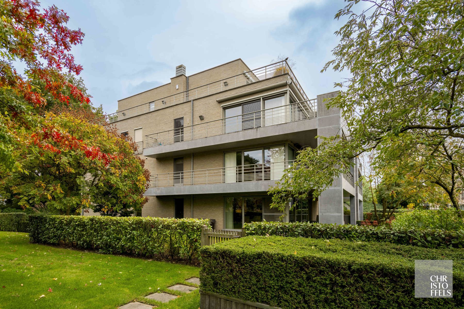 Exclusief villa-appartement (183m²) met privé tuin gelegen in een afgesloten park met buitenzwembad. foto 39