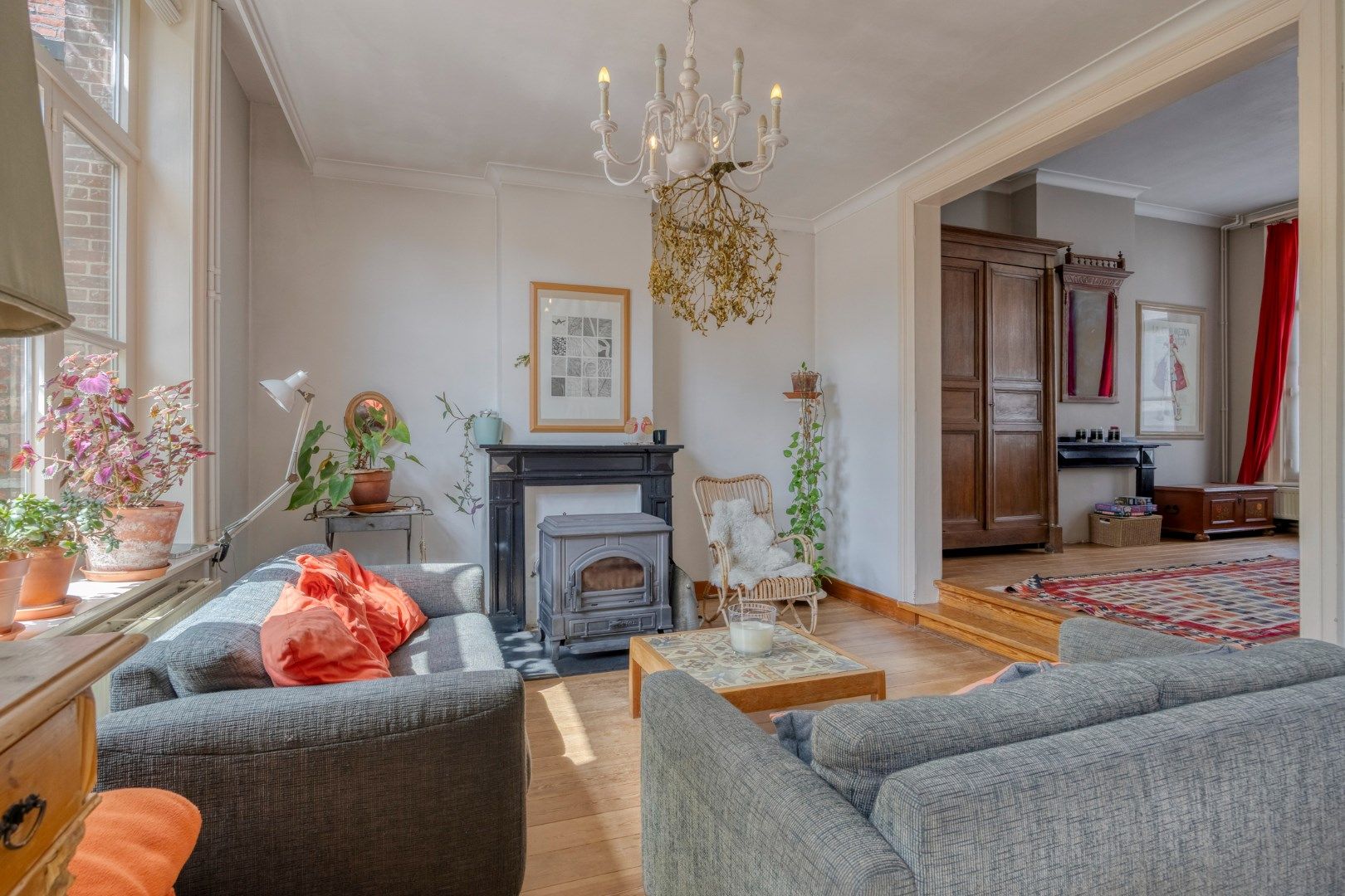 Instapklaar herenhuis met 4/5 slpks, centraal gelegen in Achterbos !  foto 5