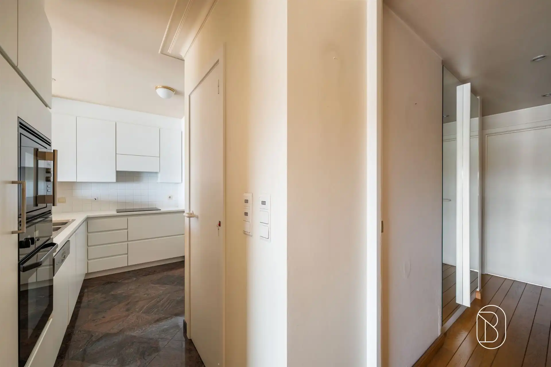 Lichtrijk appartement met 2 SLK en terras op een topligging foto 8