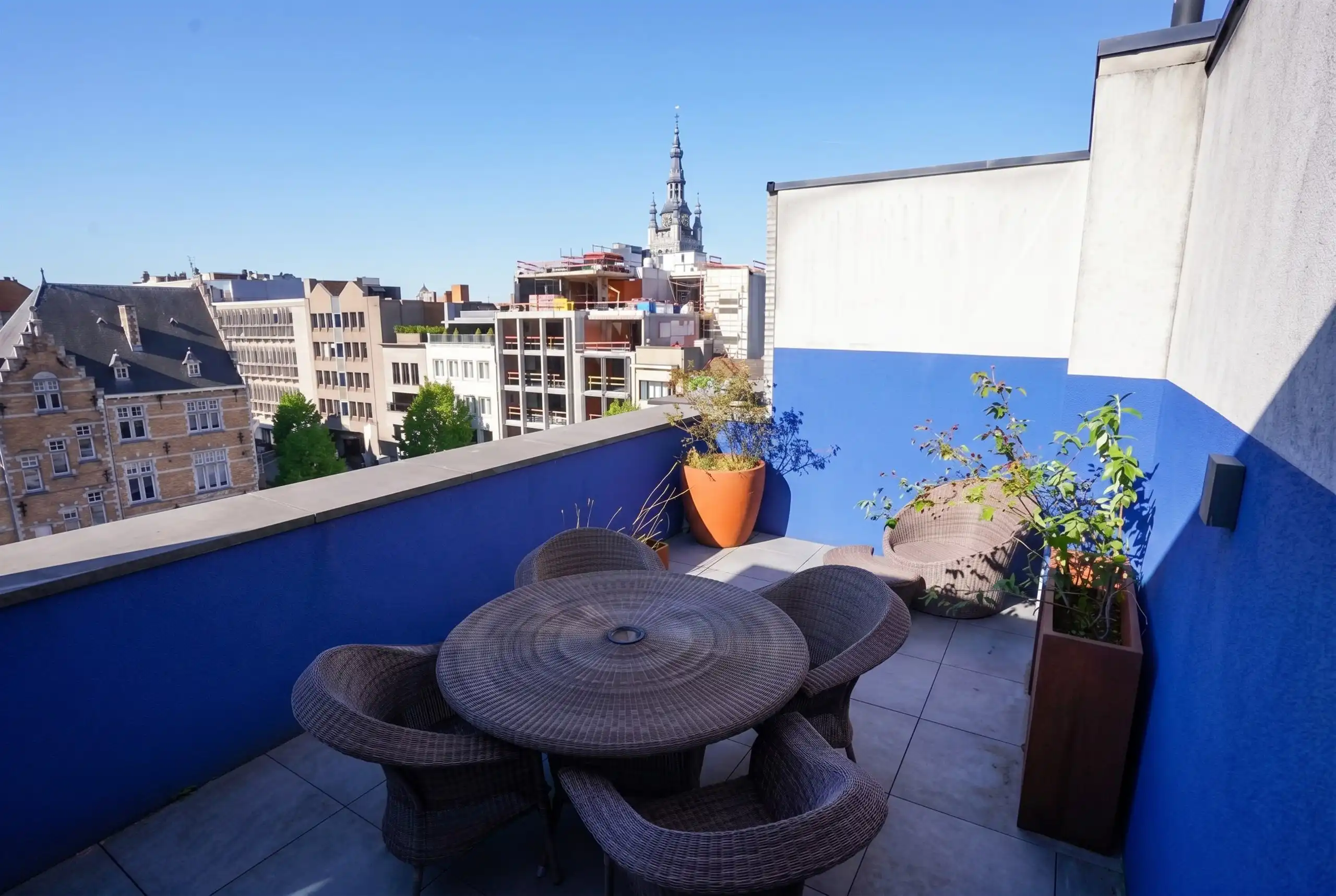 Dak appartement met skylinezicht en groot zonnig terras!  foto 3