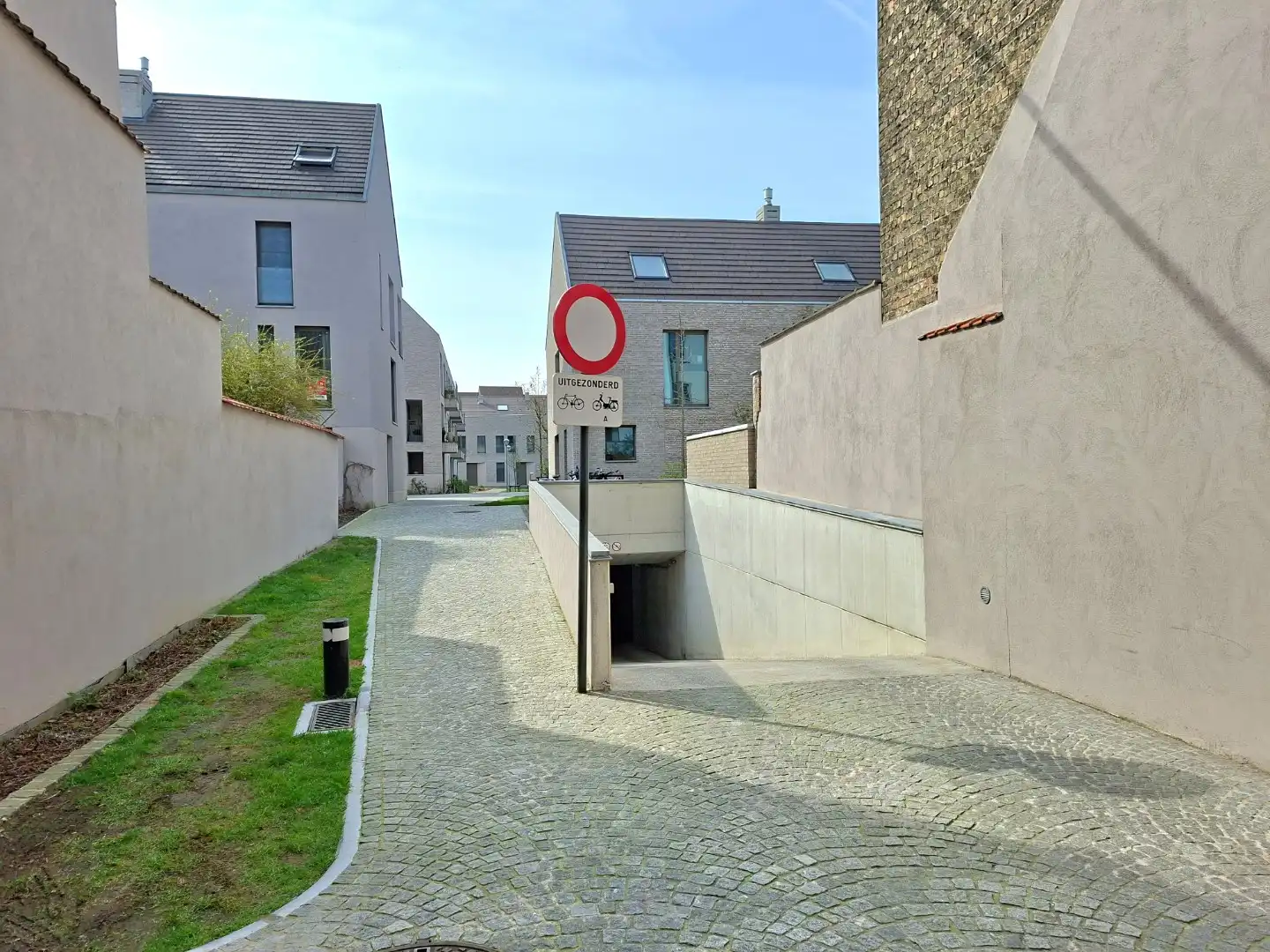 Garage te huur Simonne Danneelsstraat 4 -/37 - 8000 Brugge