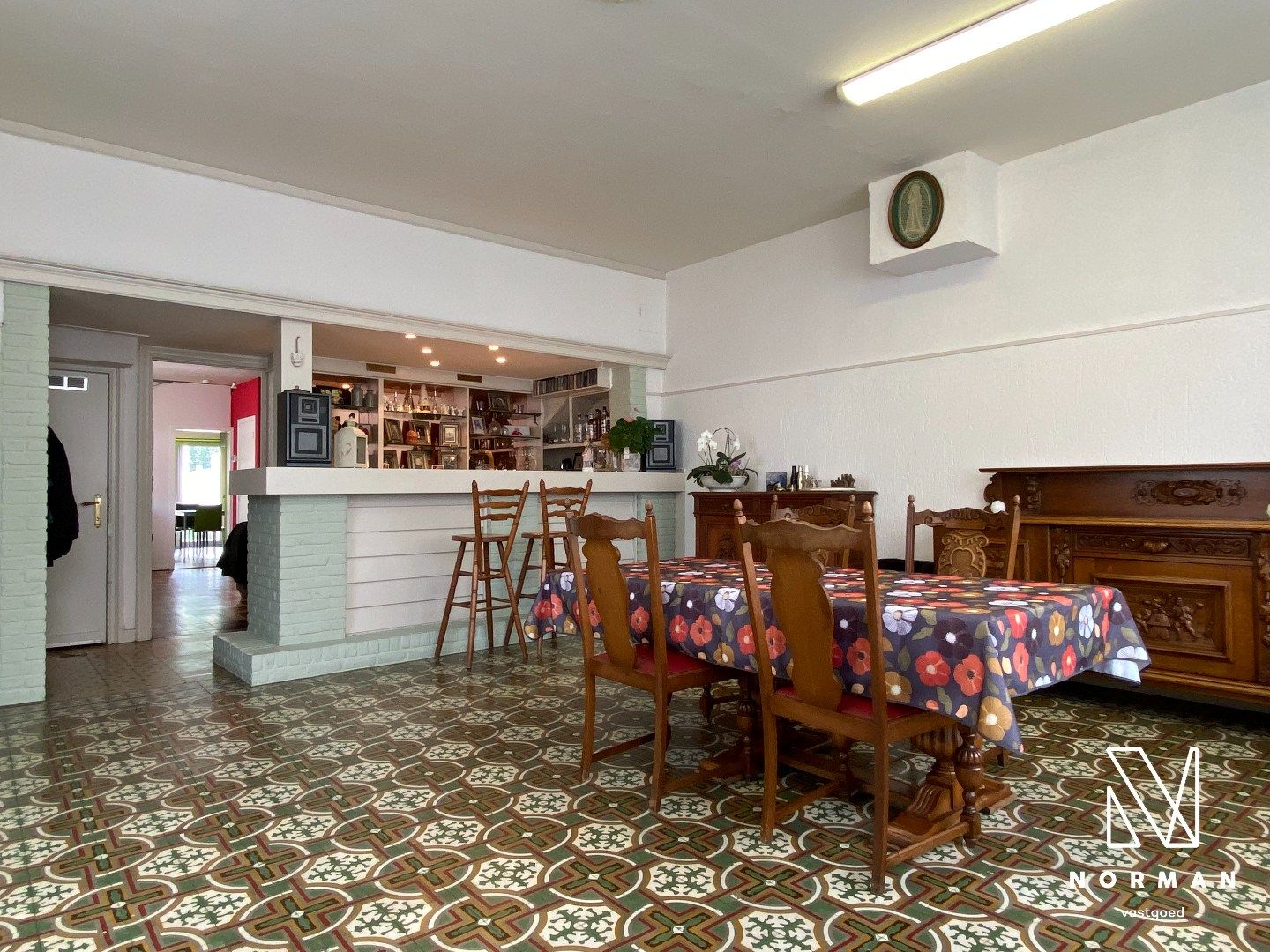 Halfopen woning met 3 slaapkamers, bijgebouw/atelier en grote voorkamer voor eventuele handelszaak foto 13