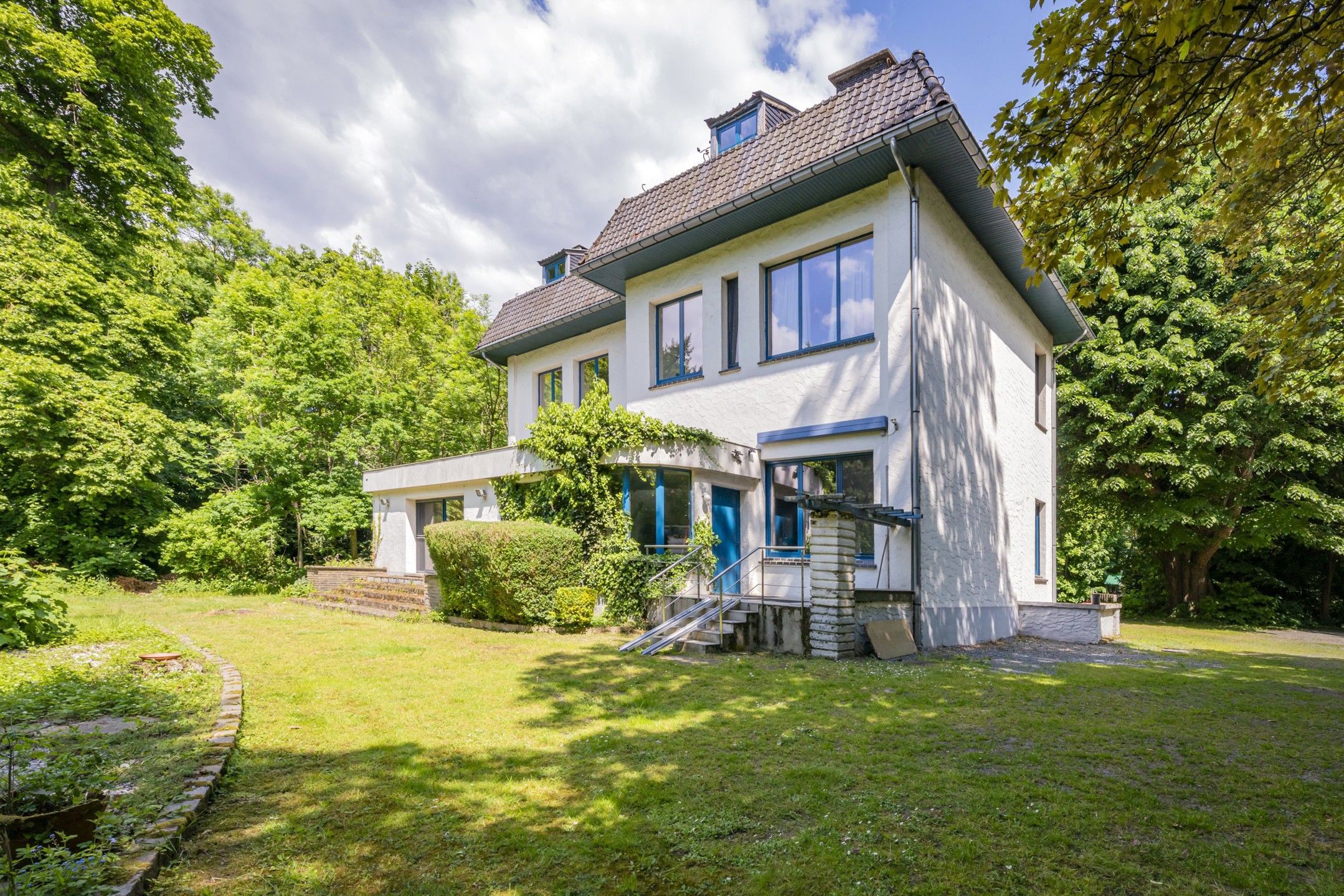 Exclusieve villa met zwembad en privédomein te Dilbeek foto 3