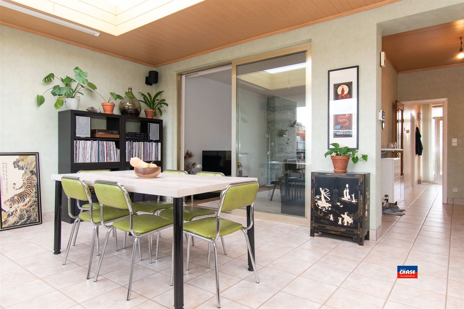 Instapklare gezinswoning met 3 tot 5 slaapkamers,tuin en garagebox foto 11