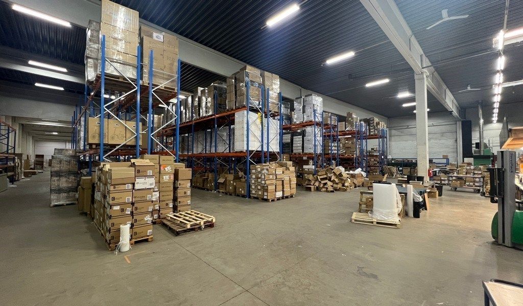 Bedrijfsgebouw met laadkades te huur in Ronse foto 7
