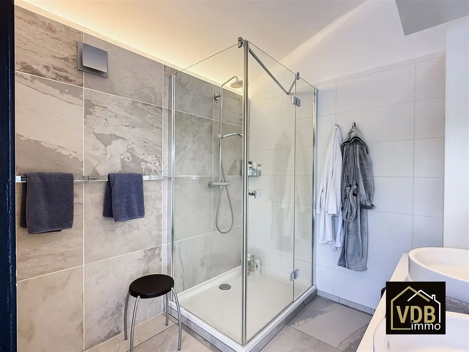 COMMERCIEEL PAND MET PENTHOUSE OP TOP LOCATIE foto 64