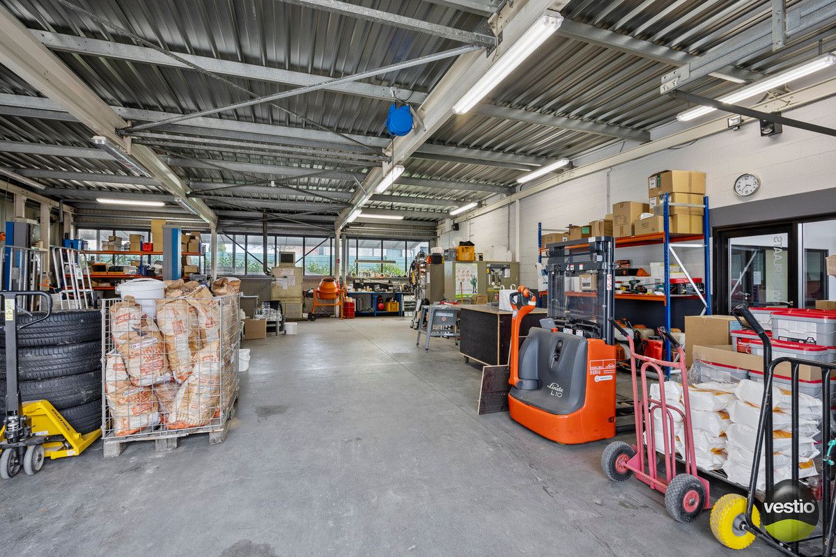 MULTIFUNCTIONEEL HANDELSPAND MET CONCIERGESTUDIO OP 19A82CA TE BEVERST. foto 24