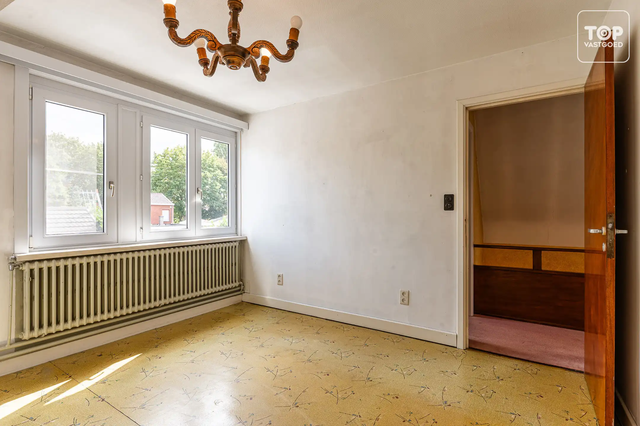 Te renoveren halfopen bebouwing met 3 slaapkamers, garage en ruime tuin op perceel van +-600 m² foto 15