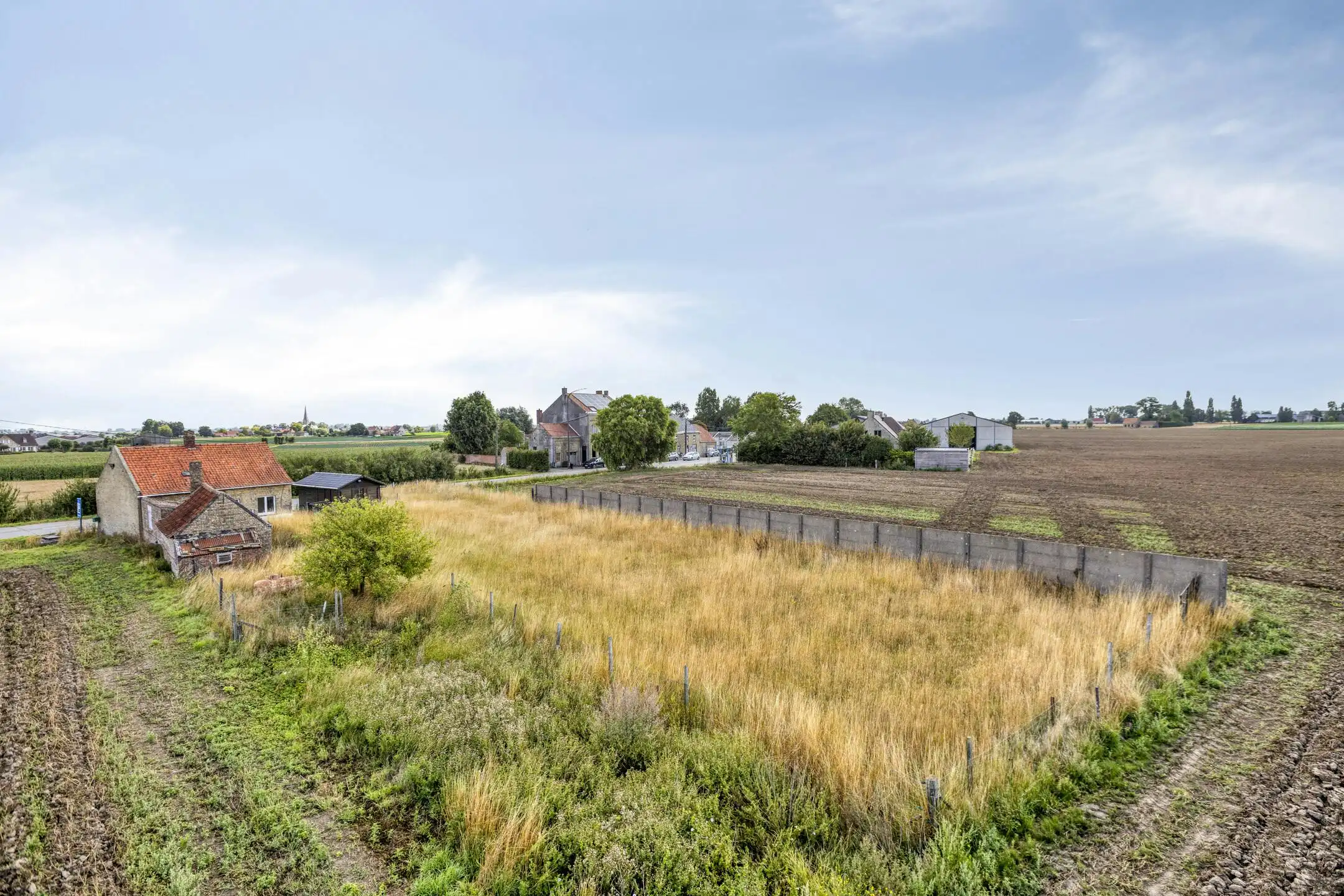 Te renoveren/af te breken woning te Leisele (Alveringem). foto 9