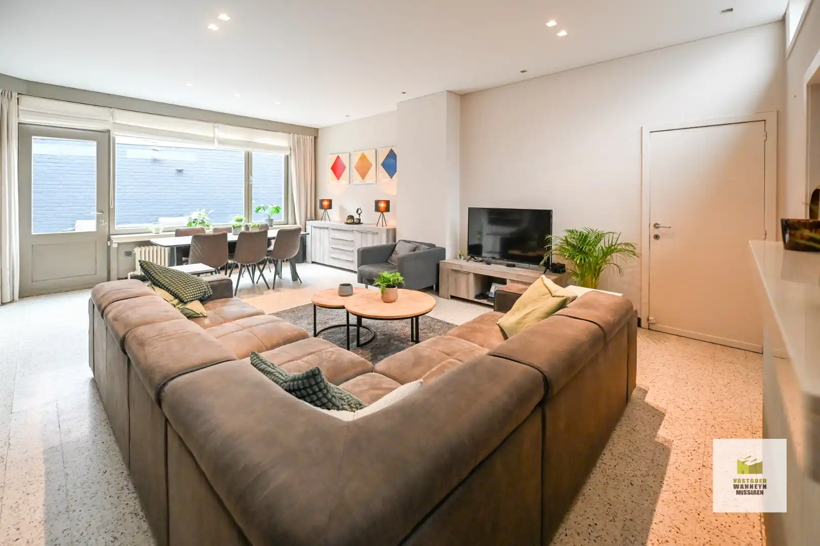 Centraal gelegen gezinswoning met 4 slaapkamer en ruim (230m2) polyvalent bijgebouw te Wingene foto 3