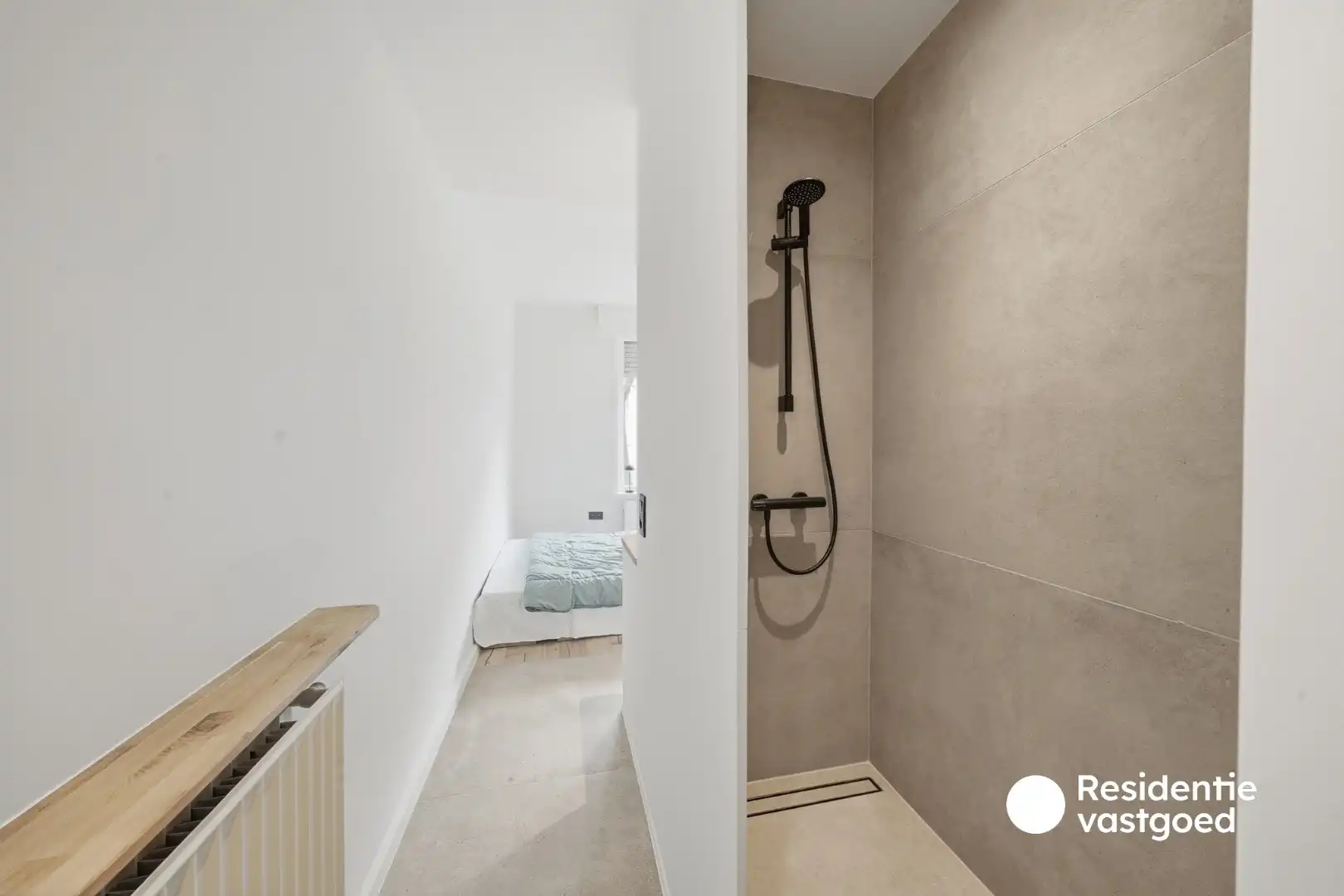 Gelijkvloers en gerenoveerd appartement met garage in Oostende foto 12