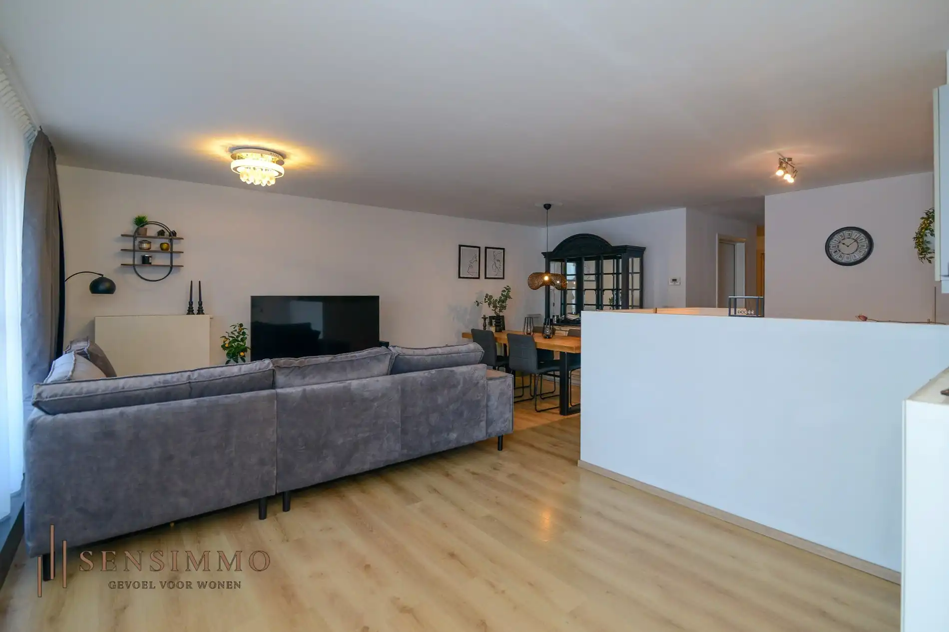 Instapklaar 2-slaapkamerappartement met dubbele terras in hartje Eisden foto 4