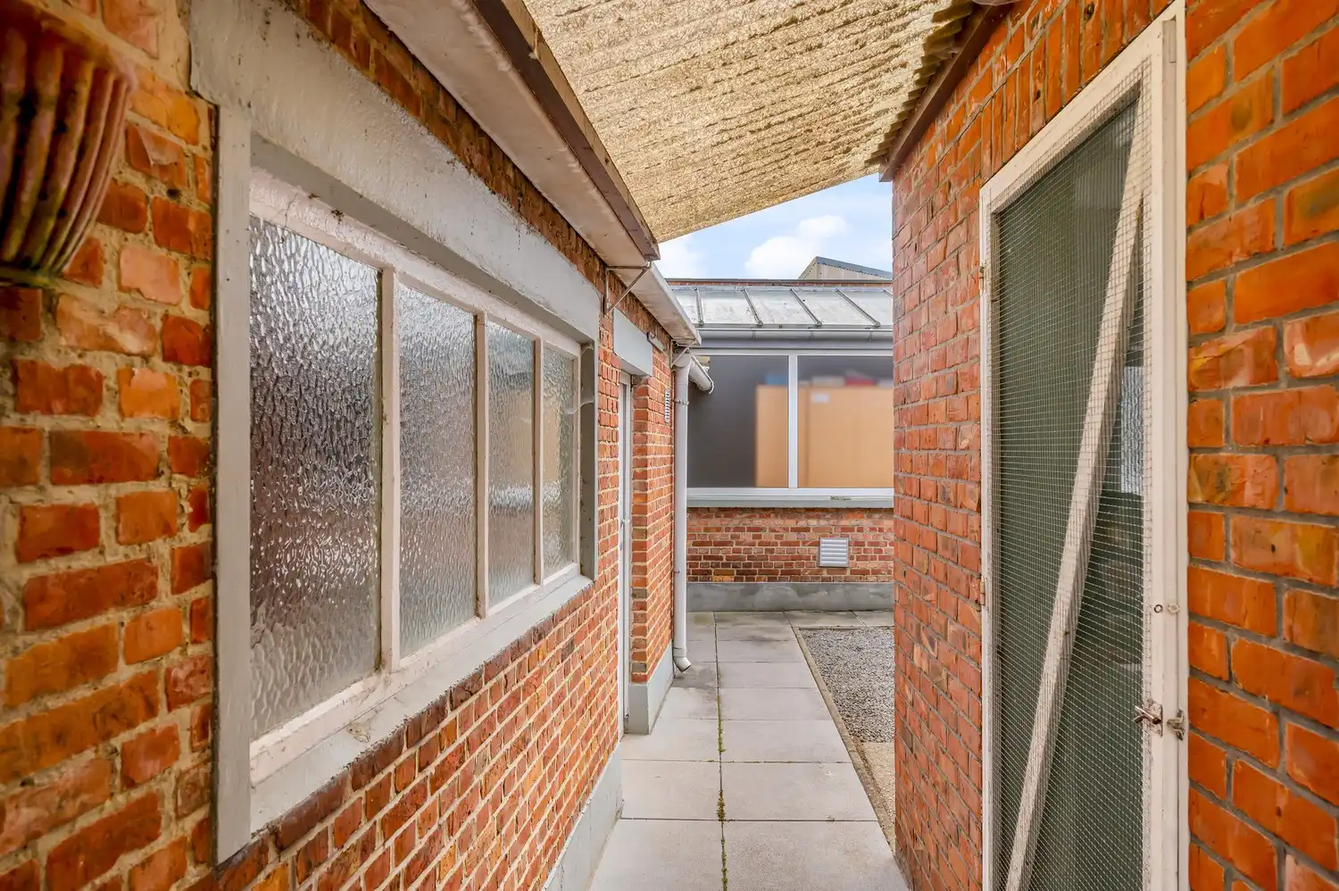 TE RENOVEREN WONING OP GOEDE LOCATIE + MAGAZIJN foto 25