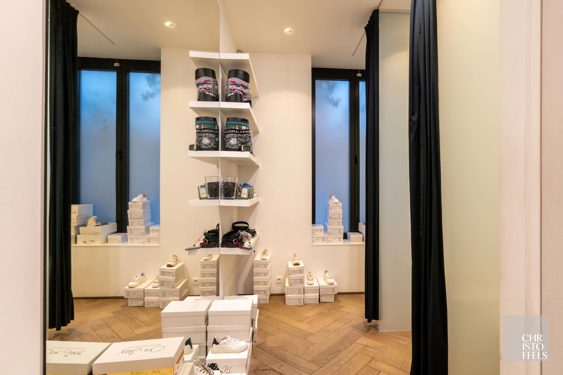 Herenhuis met commerciële ruimte (107m²) en woonst (200m²)! foto 12