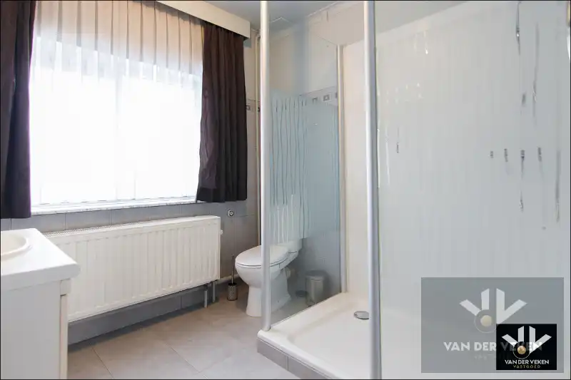 DEGELIJKE GEZINSWONING  MET GARAGE  IN DE SINT-CATHARINAWIJK foto 21