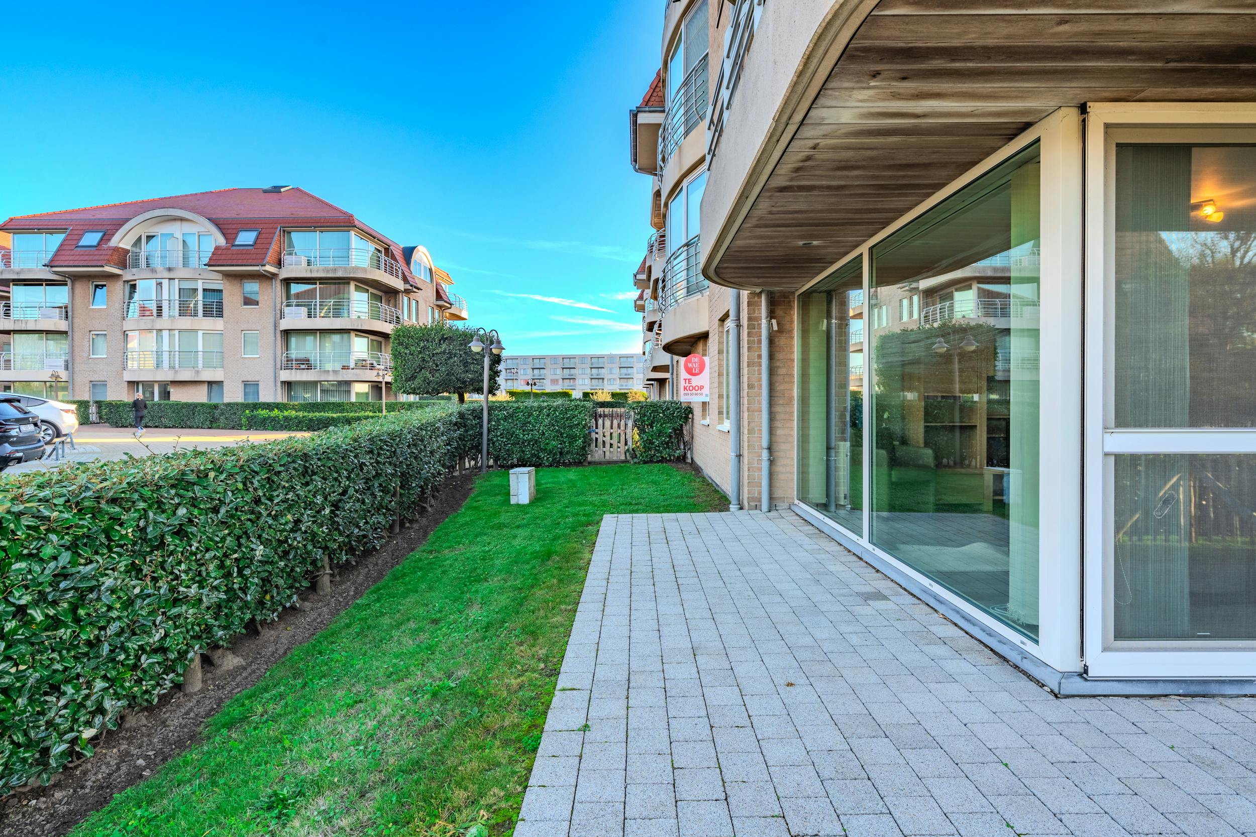 Ruim twee slaapkamer appartement met zongerichte tuin! foto 4