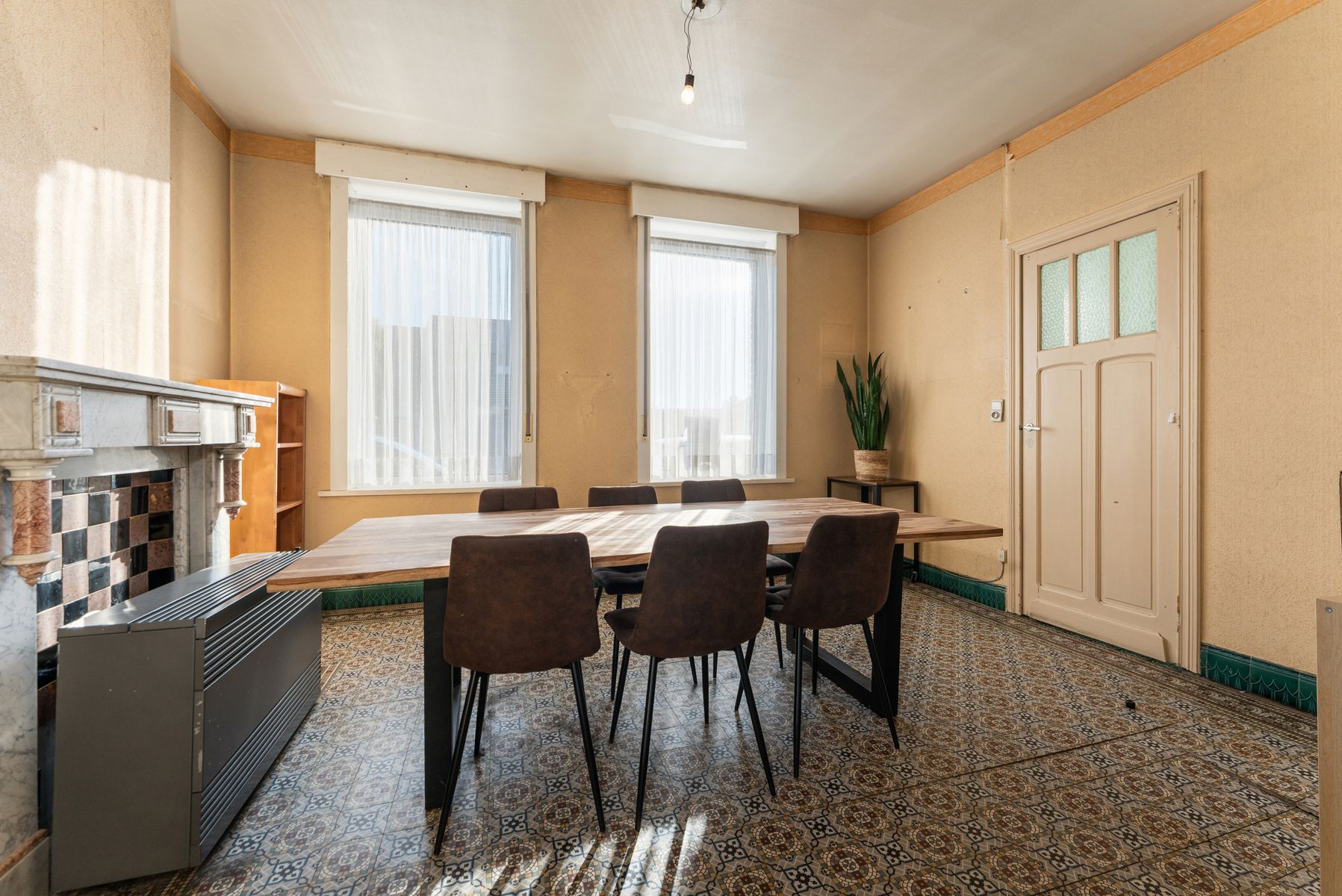 Ruime te renoveren woning met opslagplaats van 65 m² foto 7