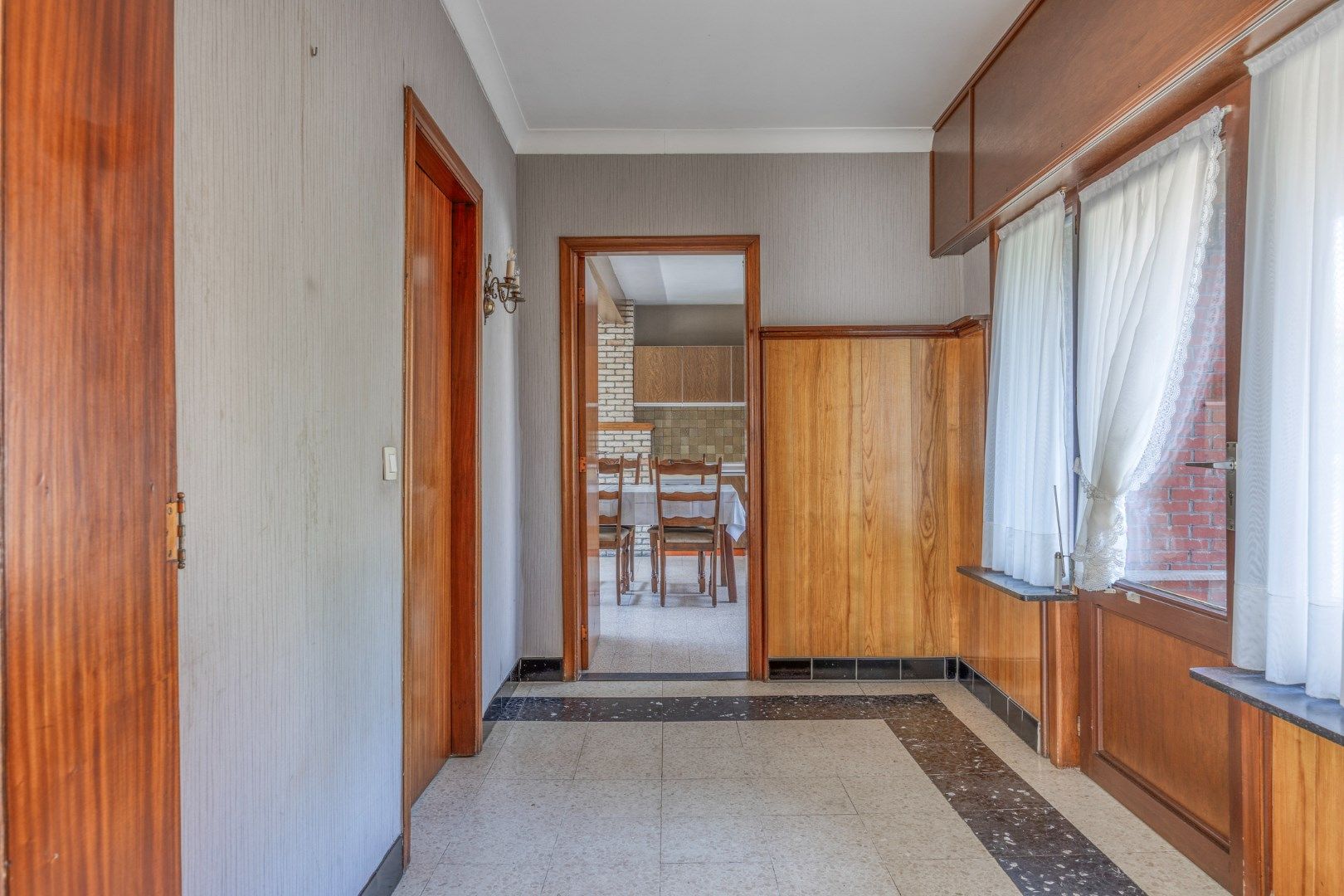 Ruime op te frisse woning op een perceel van 2.210 m² ! foto 7