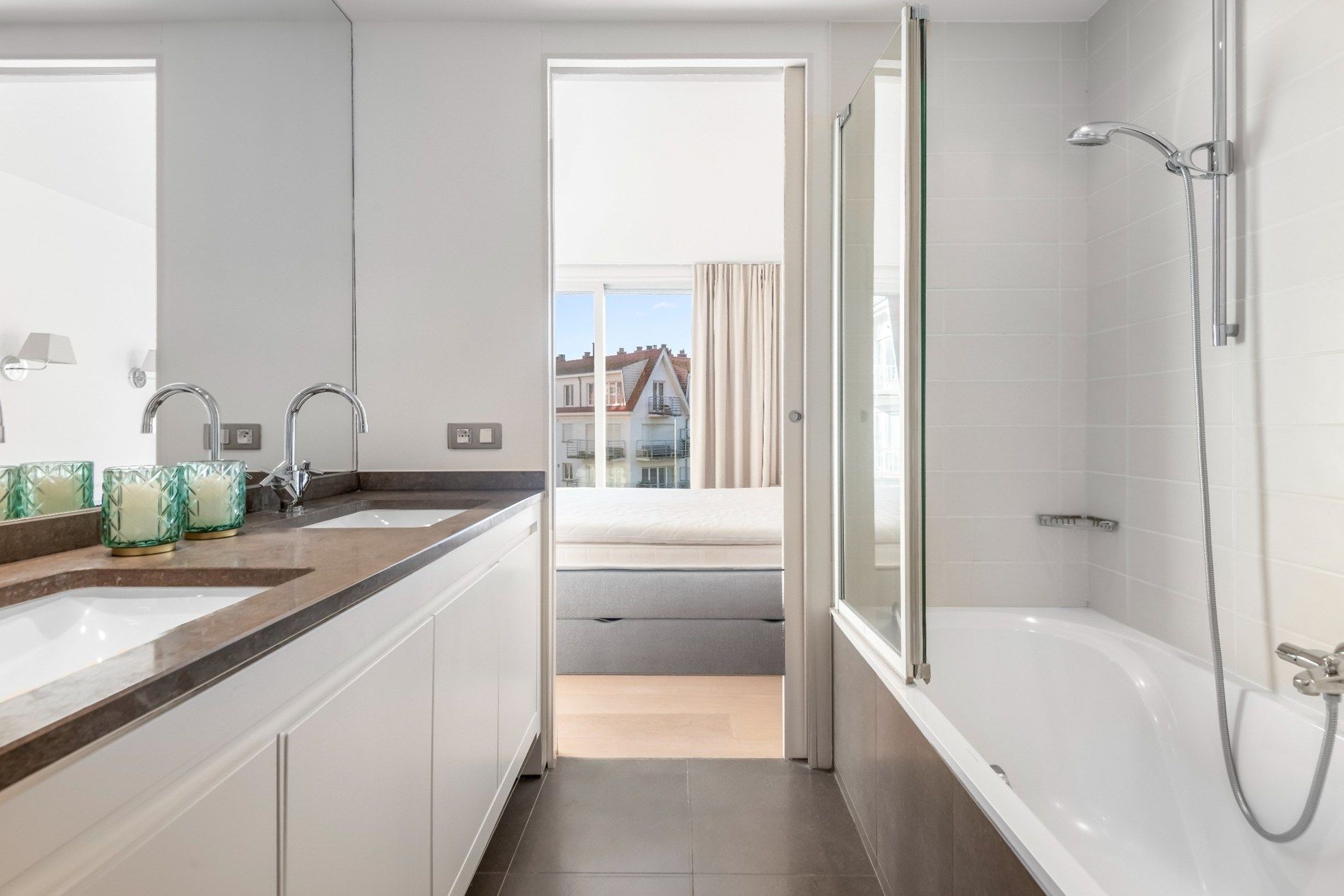 Aangenaam appartement met zuidgericht terras en open zicht, gelegen in de Kustlaan in het Zoute. foto 13