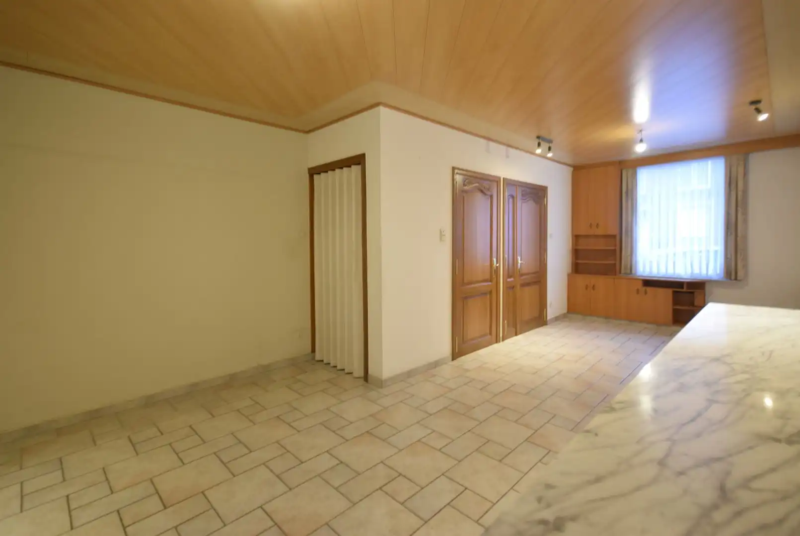 Verzorgde rijwoning in het centrum van Roeselare foto 5