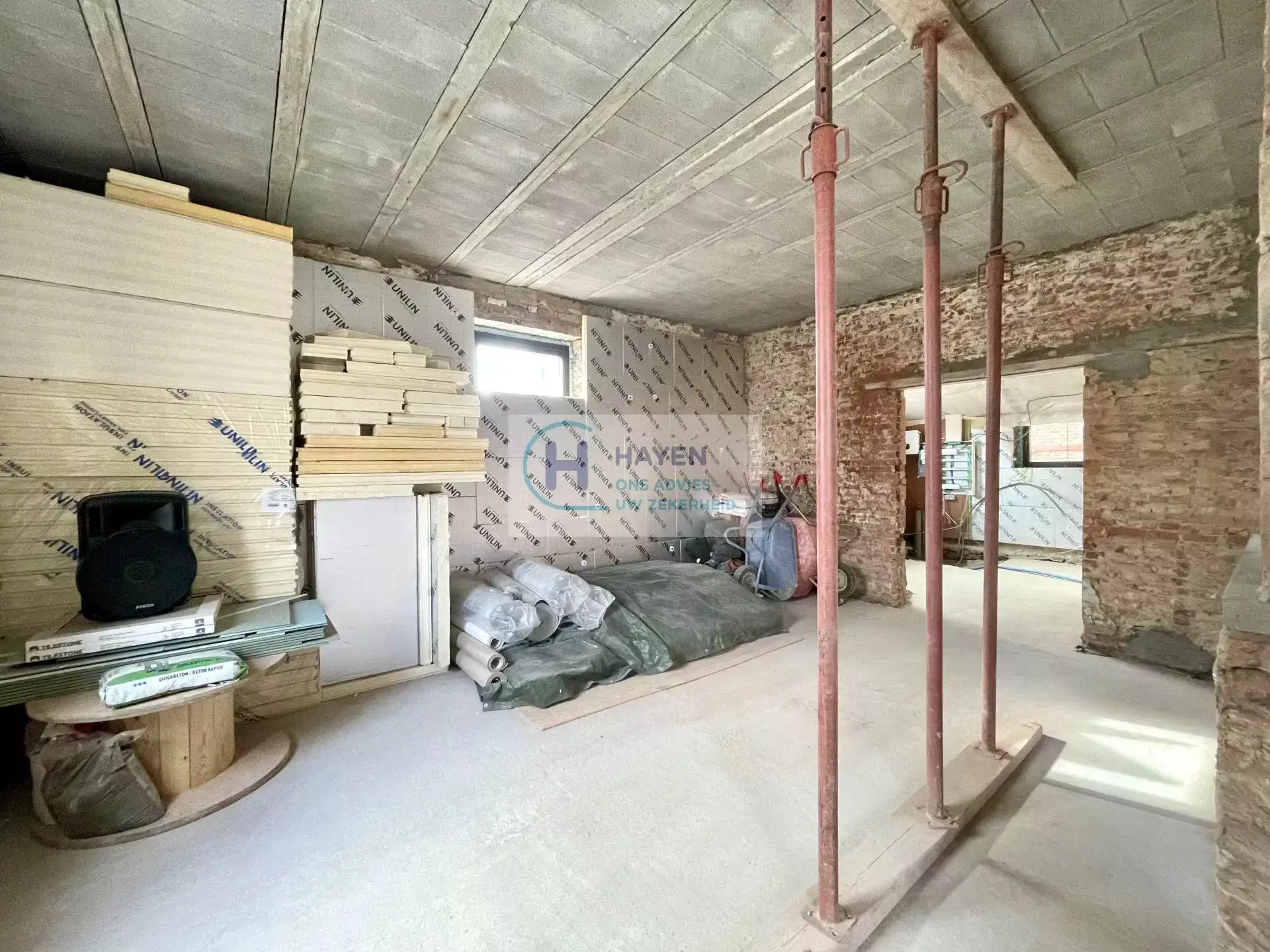 Zeer ruime woning in afwerkingsfase met veel potentieel op een groot perceel van 2.140m² foto 25