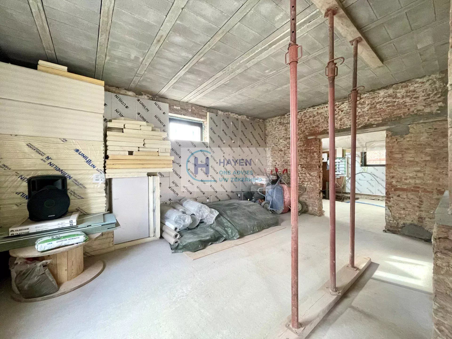 Zeer ruime woning in afwerkingsfase met veel potentieel op een groot perceel van 2.140m² foto 25