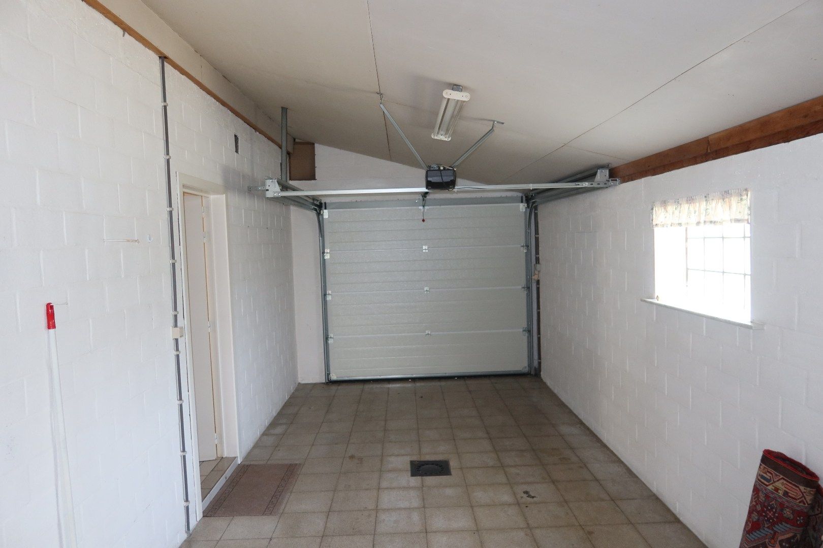 Bungalow met 2 slk, garage en tuintje foto 13