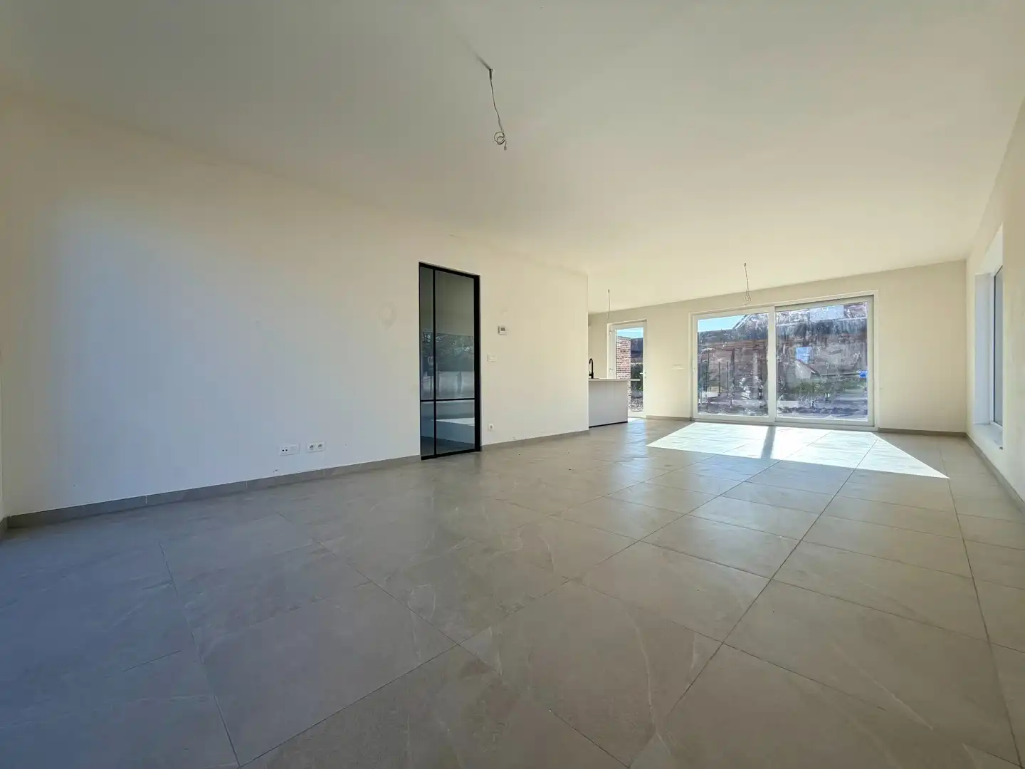 Uitzonderlijk ruime halfopen woning! foto 7