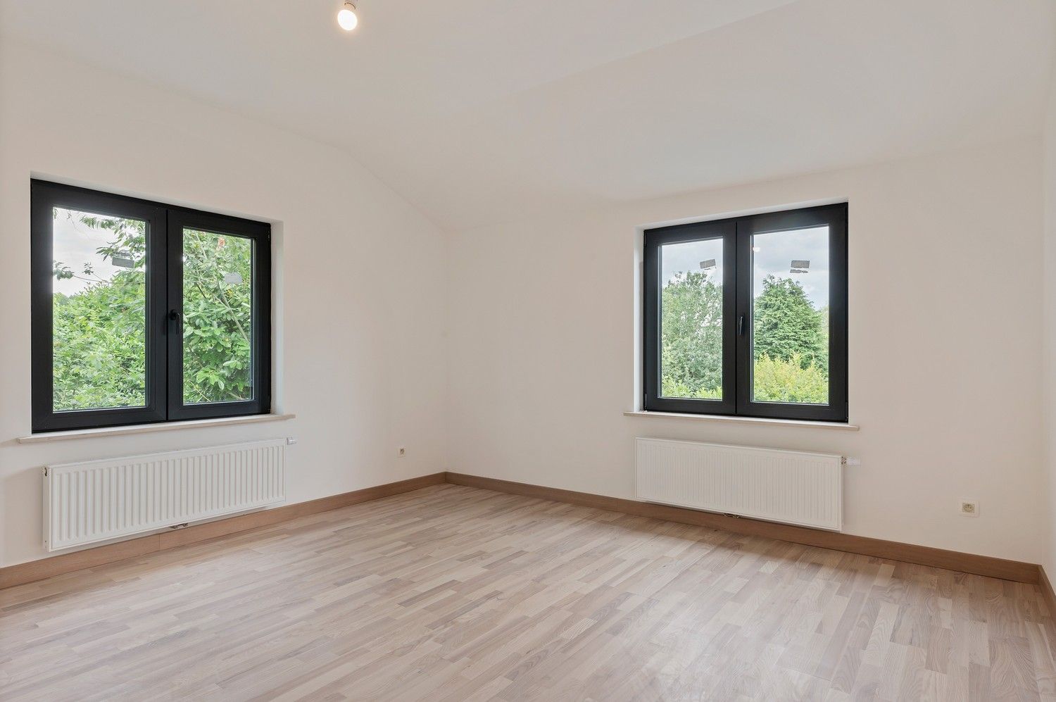 Instapklare woning o.a. 3 slaapkamers. foto 24