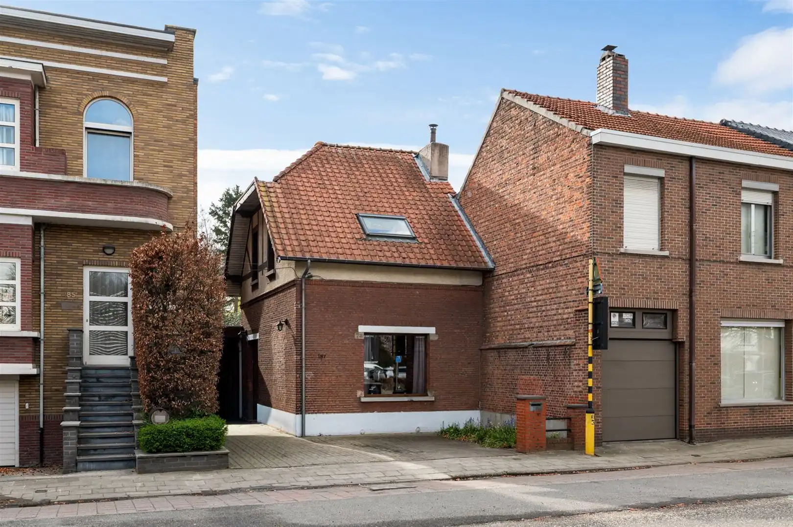 Hoofdfoto van de publicatie: Te renoveren halfopen woning met 2 à 3 slaapkamers