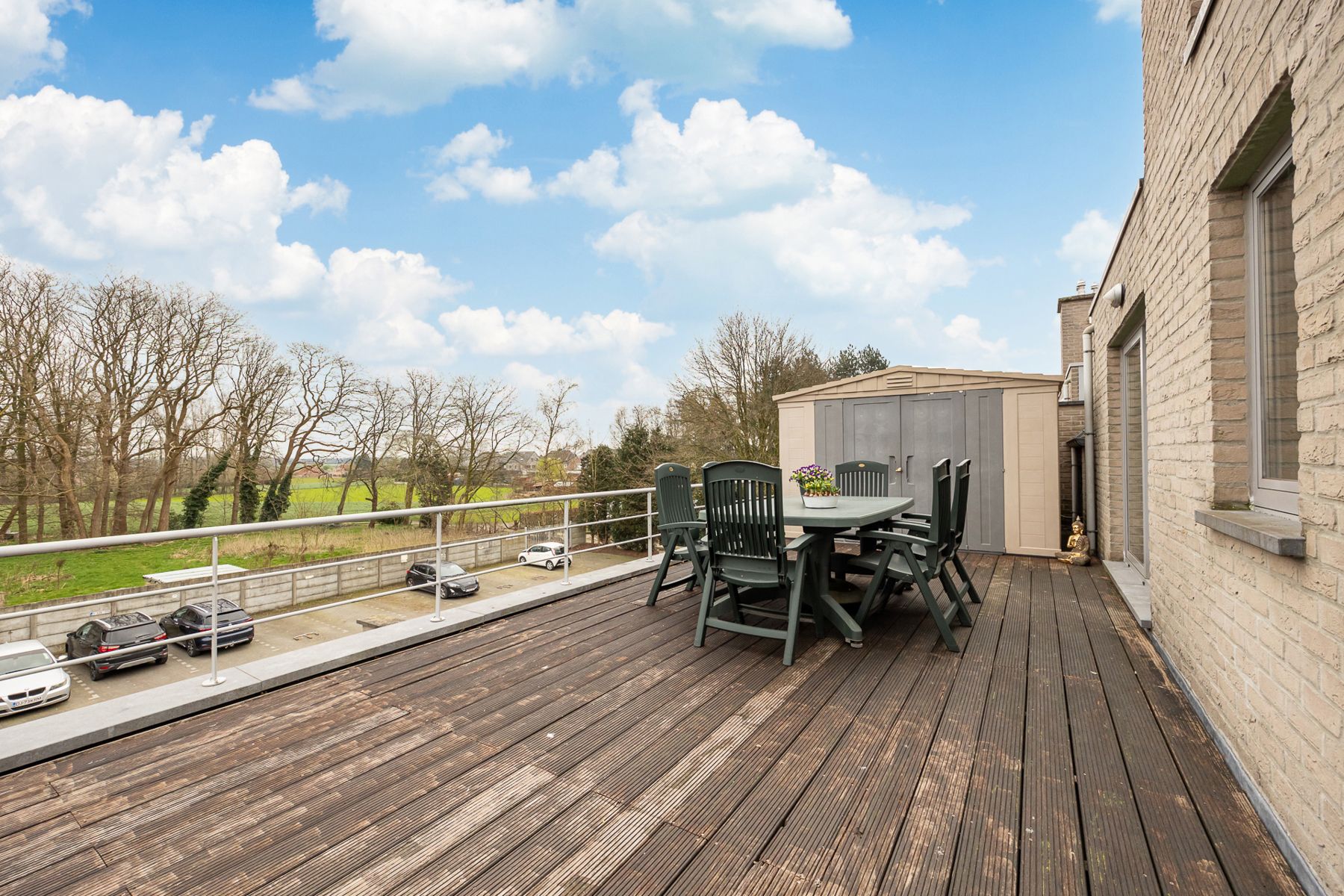 Een ruim appartement van 148m² met 4 slaapkamers, terras en 2 autostaanplaatsen.   foto 18