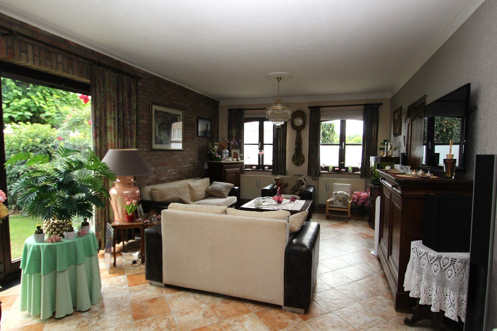 Charmante woning met veranda en mooie tuin in een rustige, landelijke omgeving foto 6