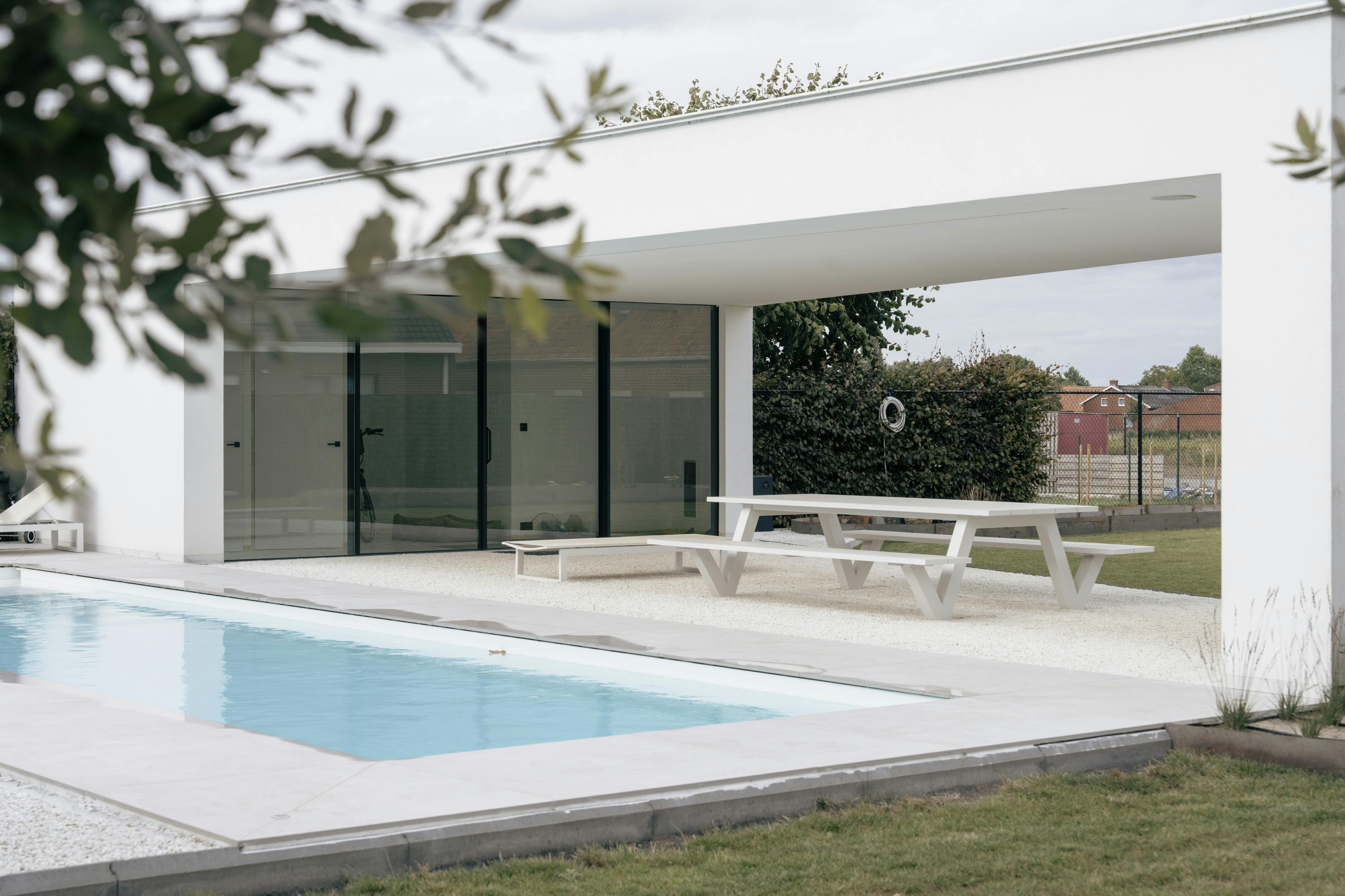 Hypermoderne strakke villa met zwembad in Gits foto 39