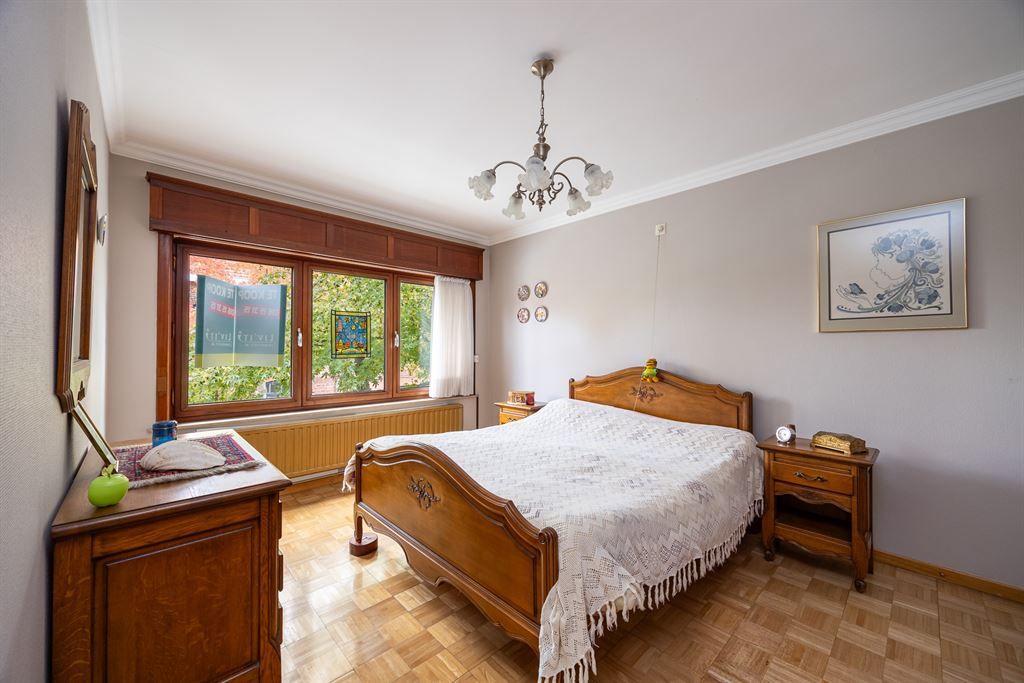 Renovatiewoning met 3 slaapkamers op uitstekende locatie foto 8