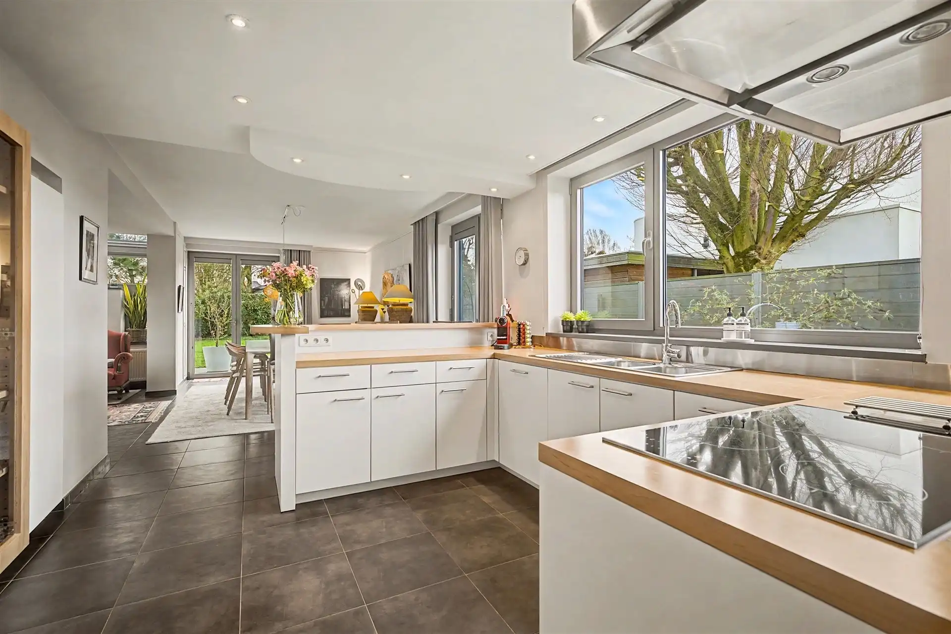 Stijlvolle gezinswoning met 3 slaapkamers en thuiskantoor (926m²) foto 13