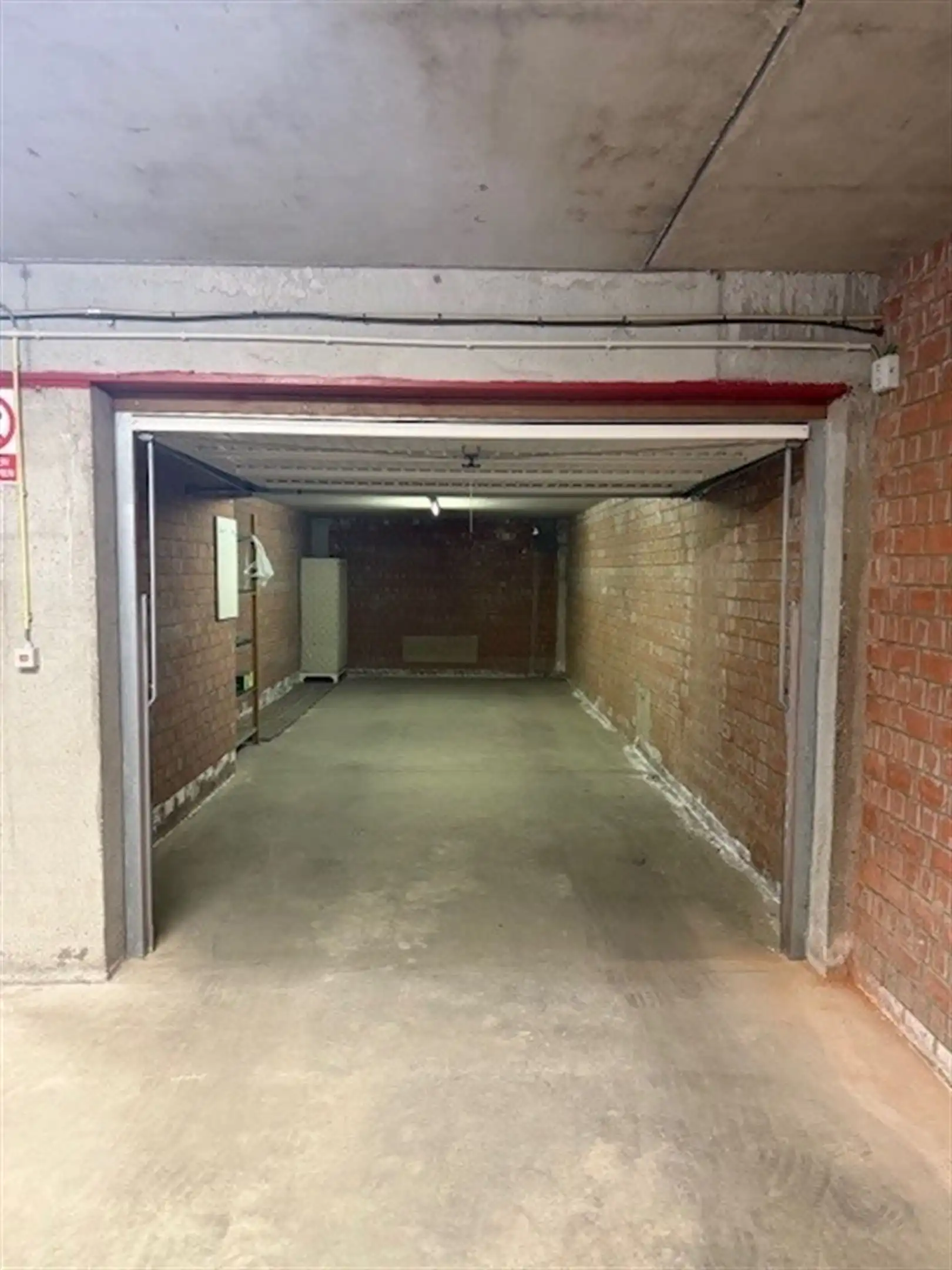 Ruime afgesloten garagebox in centrum Middelkerke foto 3