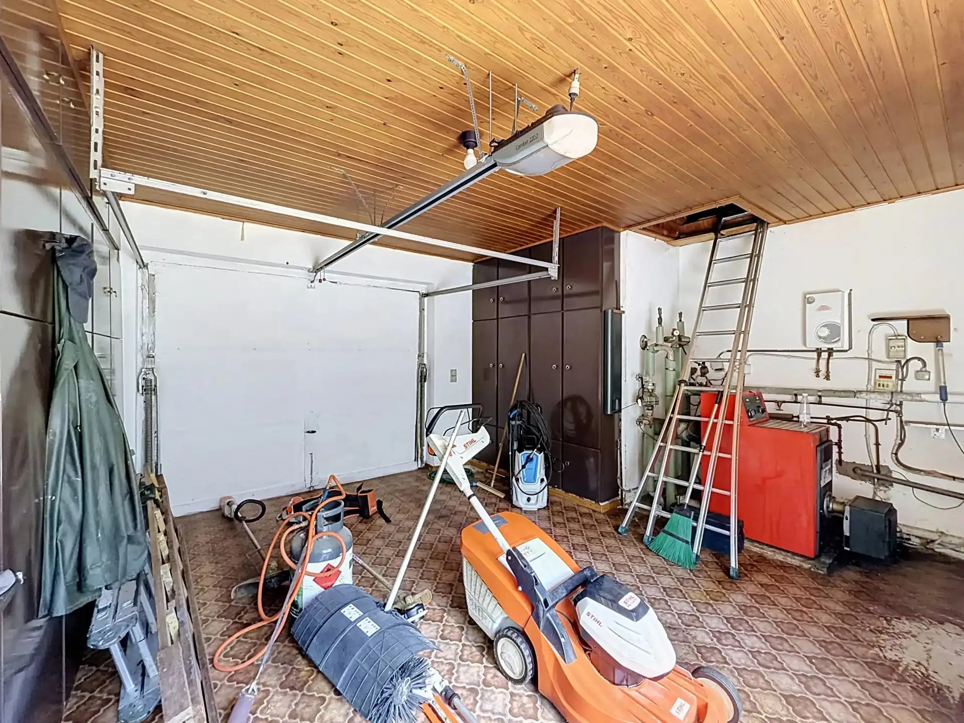 Op te knappen woning met veel mogelijkheden op een mooi perceel. foto 16