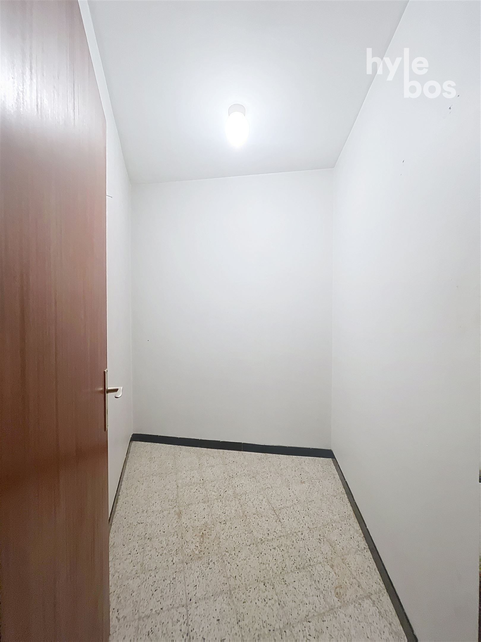 2 slaapkamer appartement met garage foto 8