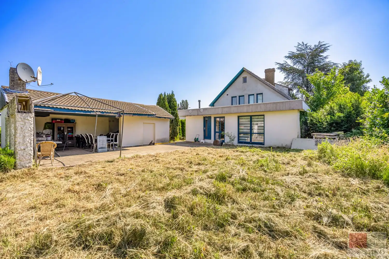 Op te frissen, vrijstaande woning met veel potentieel op royaal perceel van 1080 m², deze te moderniseren woning combineert een bewoonbare oppervlakte van 199 m² foto 24