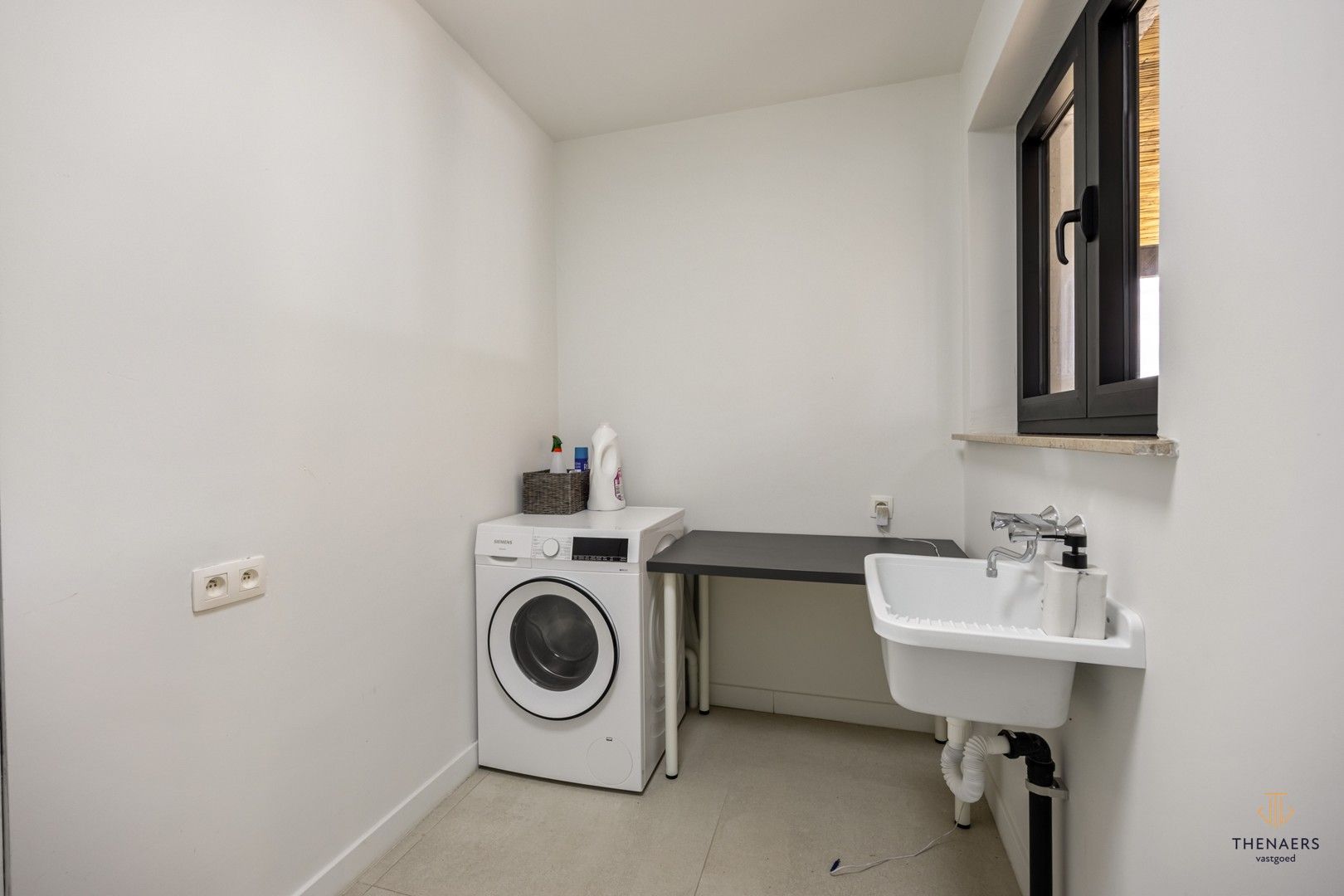 UNIEKE GERENOVEERDE WONING MET 4 SLAAPKAMERS EN PRACHTIG UITZICHT OP DE VELDEN. foto 51