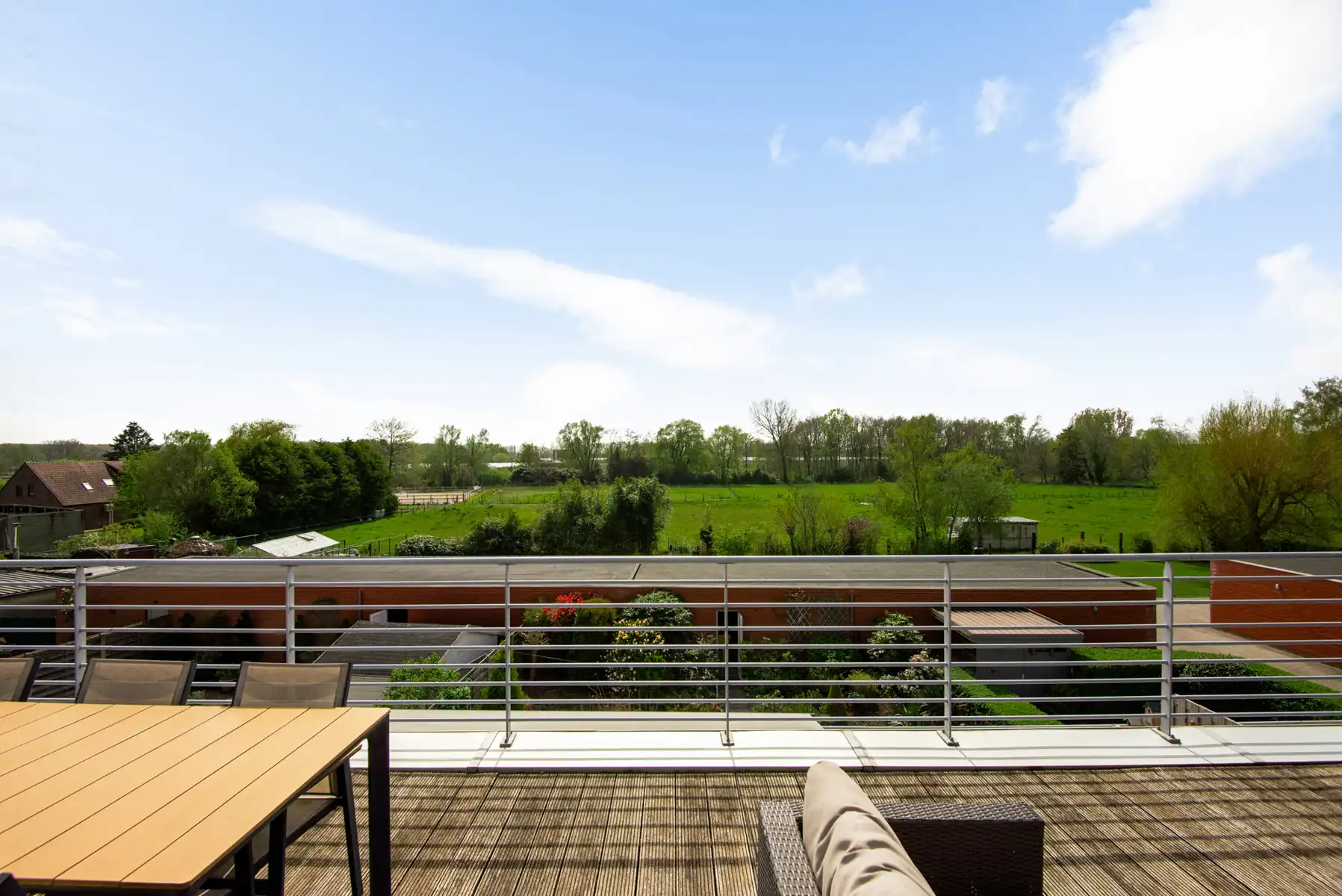 Appartement met uitzonderlijk terras en landelijk uitzicht foto 8