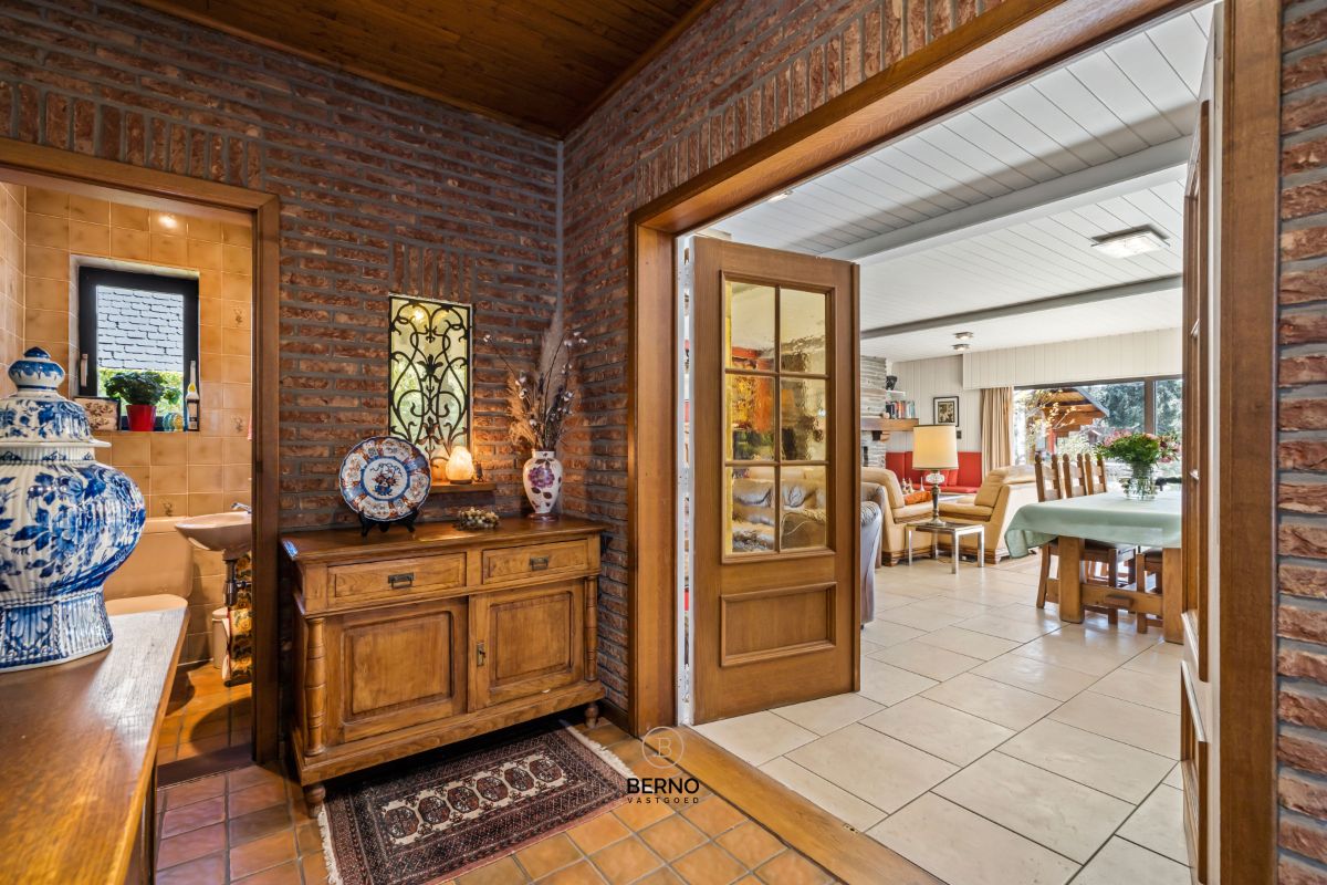 Ruime laagbouwvilla op een prachtig perceel van 2400m² foto 4