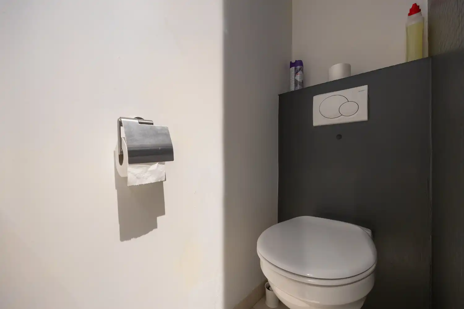 Gemeubelde studio te huur op steenworp van het strand foto 14