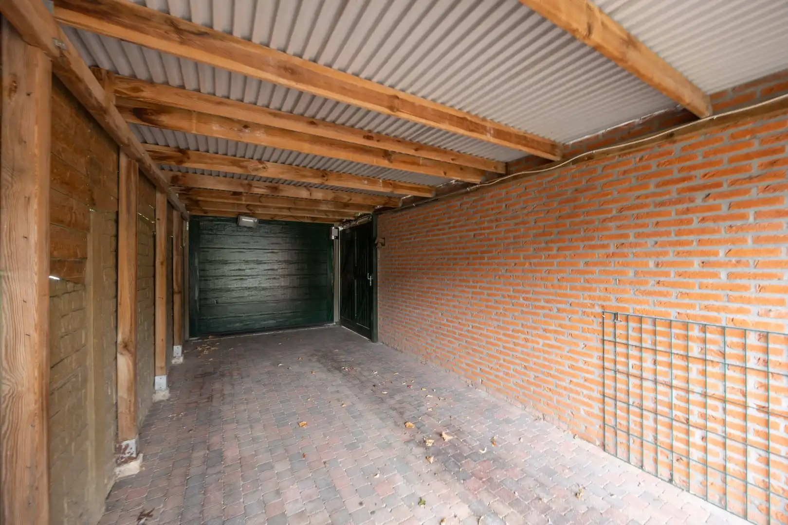 Goed onderhouden woning op een perceel van 8 are 19 ca foto 29