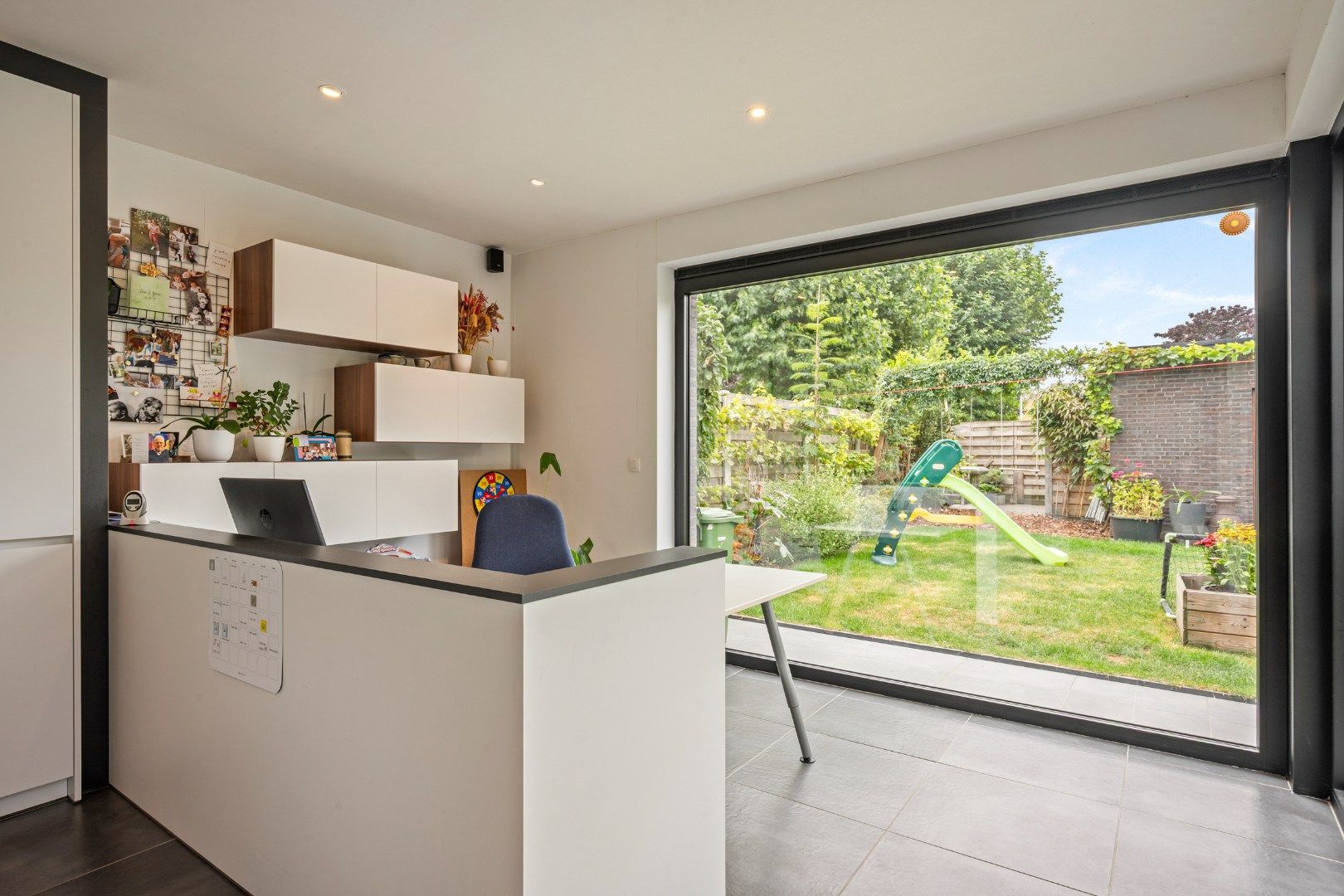 Instapklare, energiezuinige woning (2017) met zuidgerichte tuin en garage – centrum Ieper foto 8