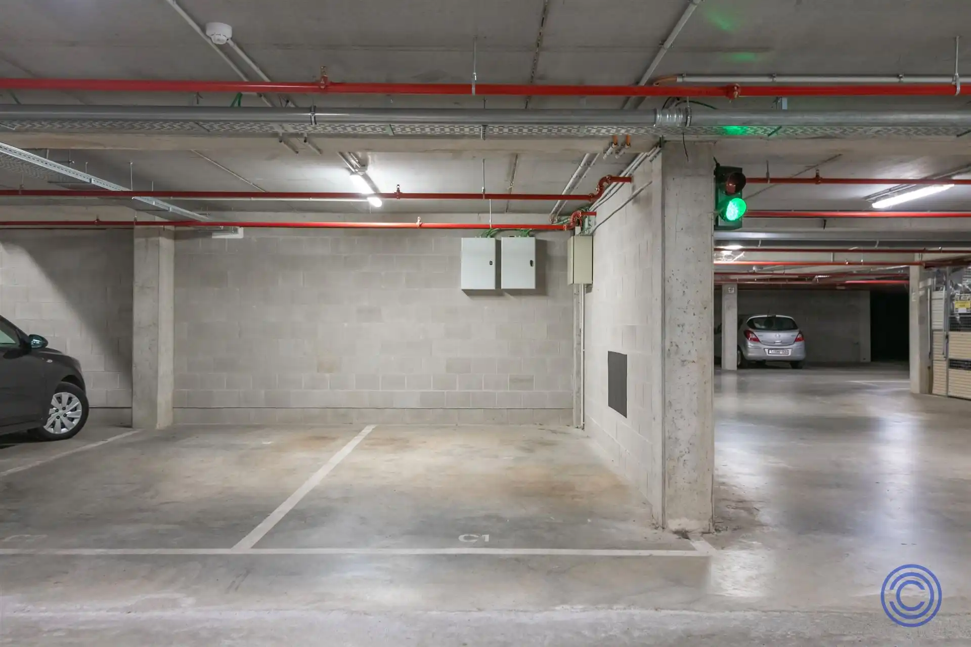 Overdekte autostaanplaats in nieuwbouwproject 'Citifyl' foto {{pictureIndex}}