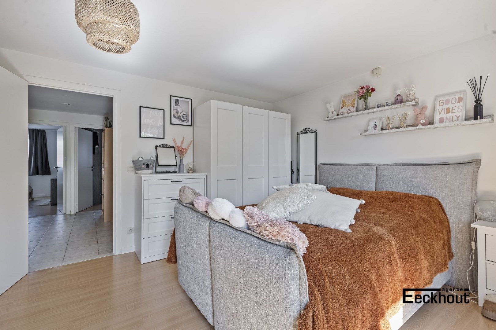 Ruim instapklaar appartement (143m²) met terras(9m²) en 3 slaapkamers in Bredene Dorp! foto 18