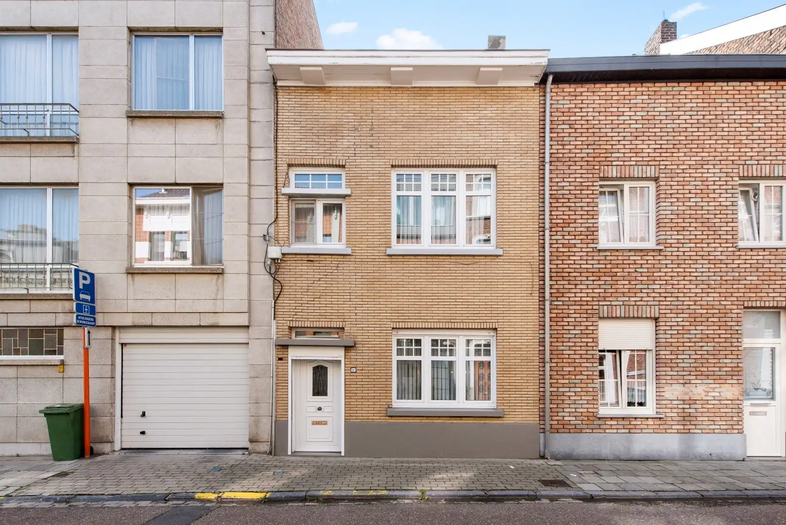 Hoofdfoto van de publicatie: Te renoveren rijwoning met potentieel in centrum Tienen