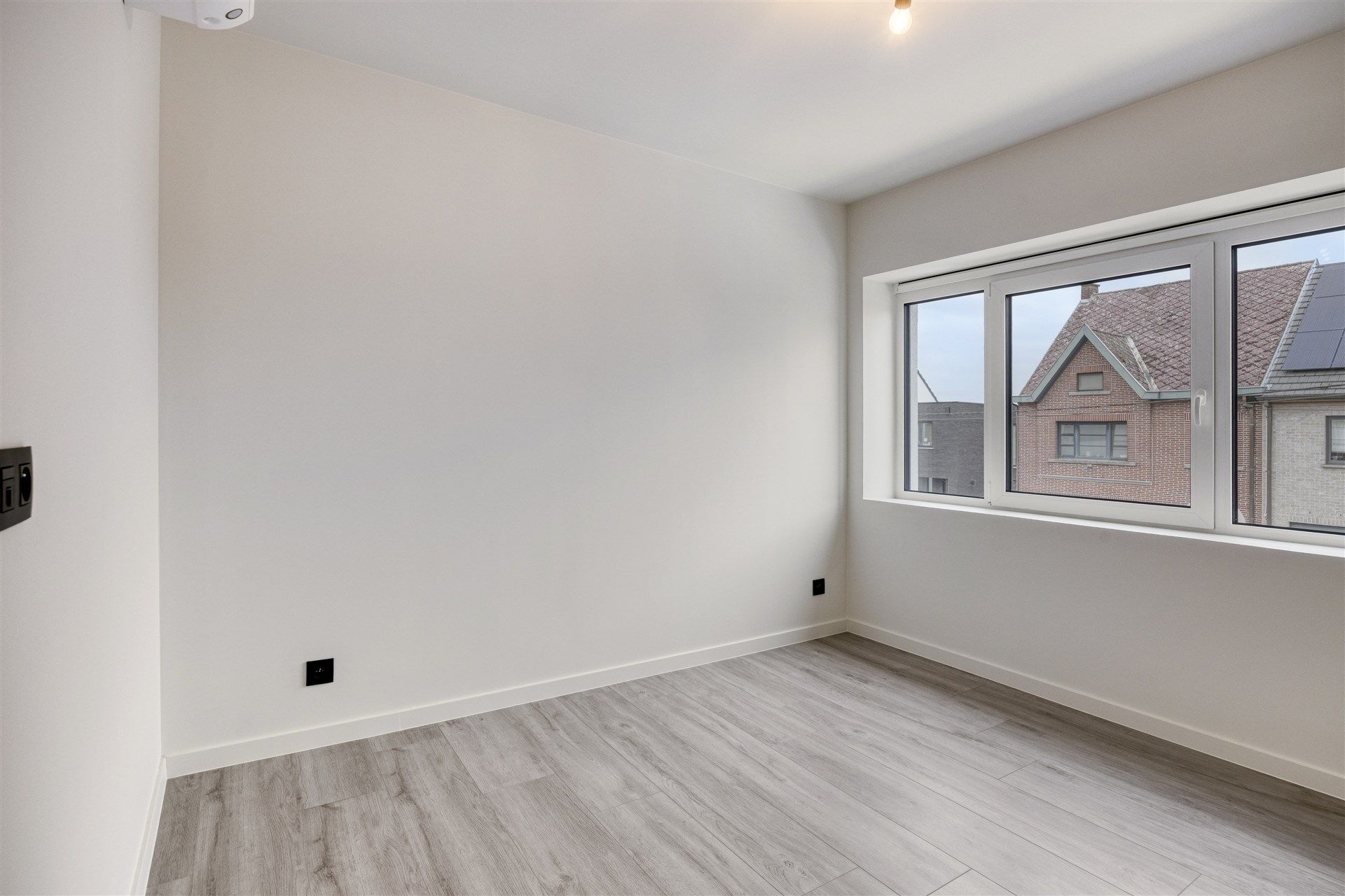 Moderne woning met 4 slaapkamers te Sint-Lievens-Houtem foto 21